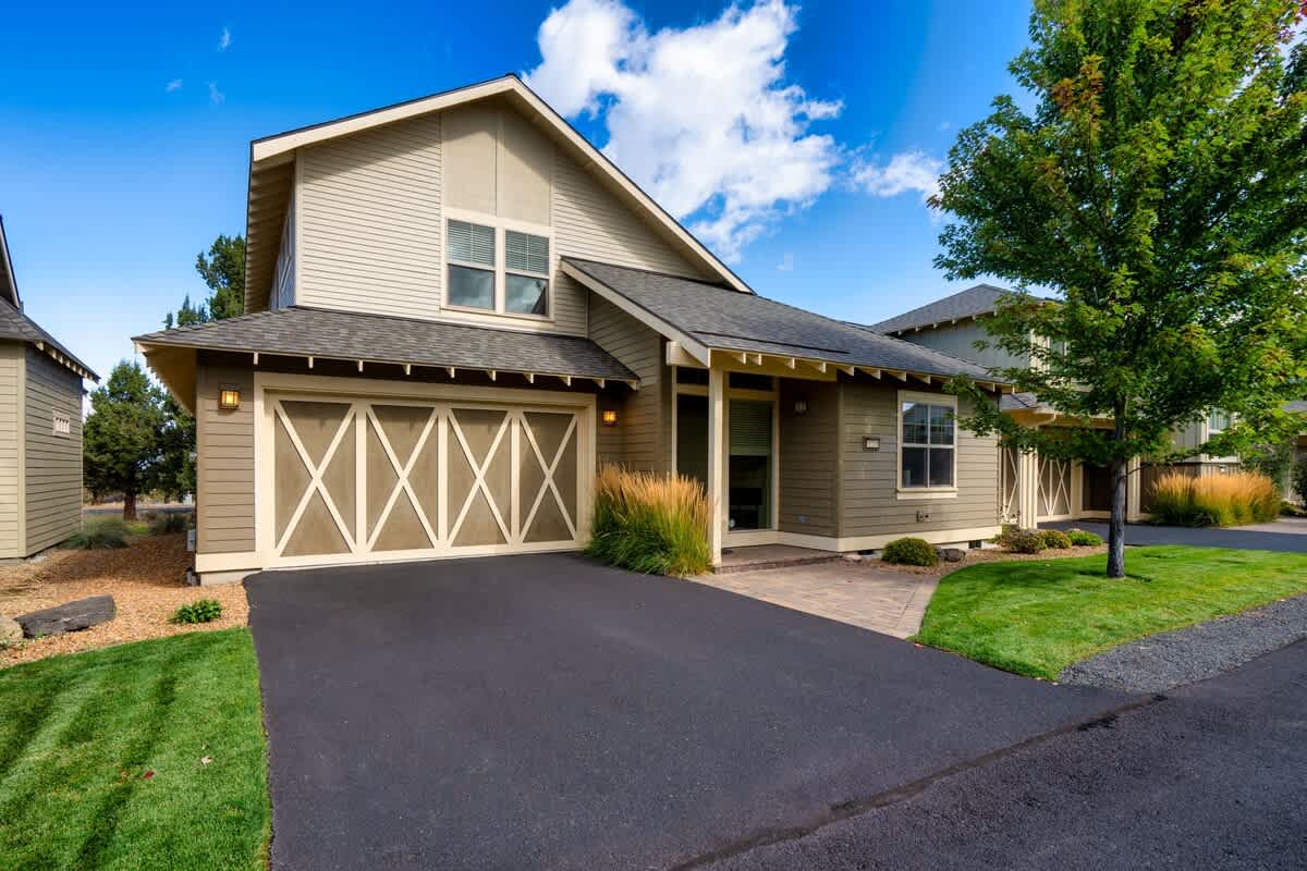 Desert Sky Daydream: Eagle Crest Golf Resort + EV — photo 4