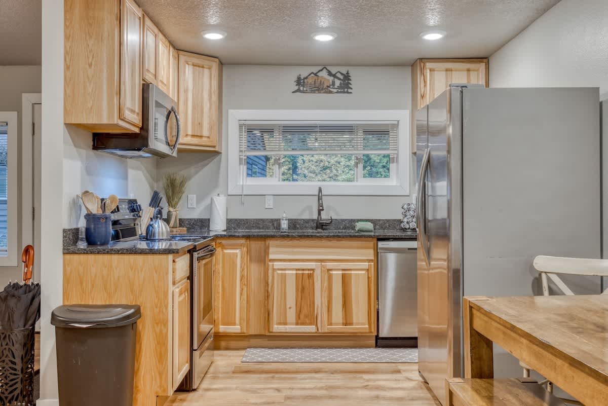 Entire Renovated Motel with Rustic Charm — photo 4