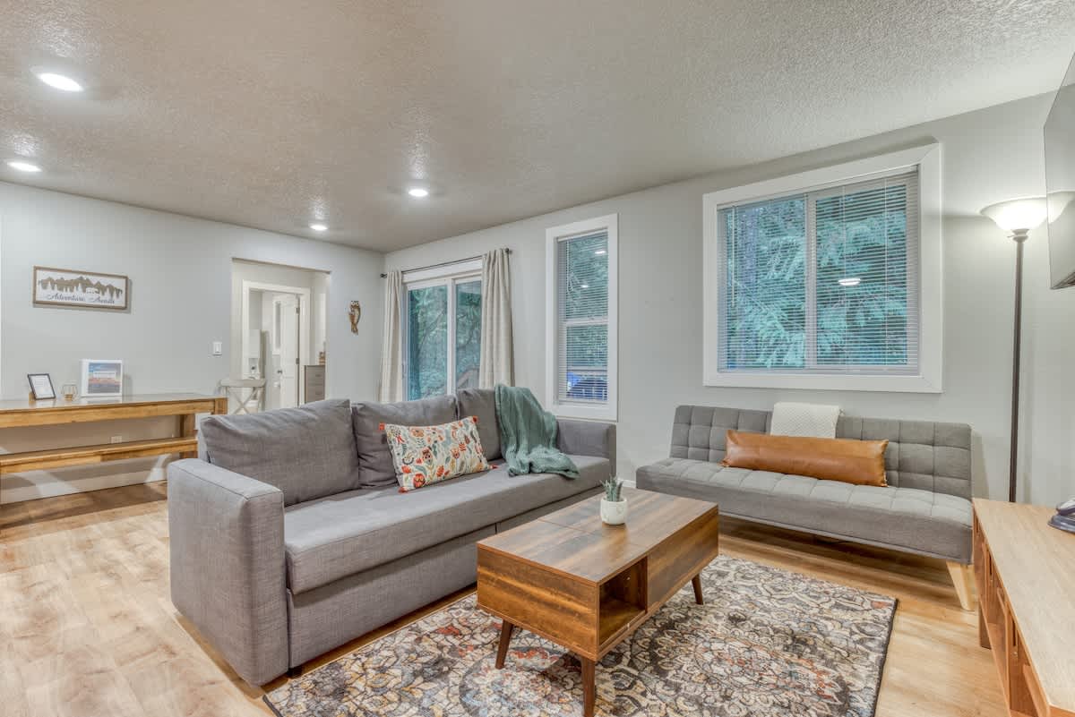 Entire Renovated Motel with Rustic Charm — photo 2