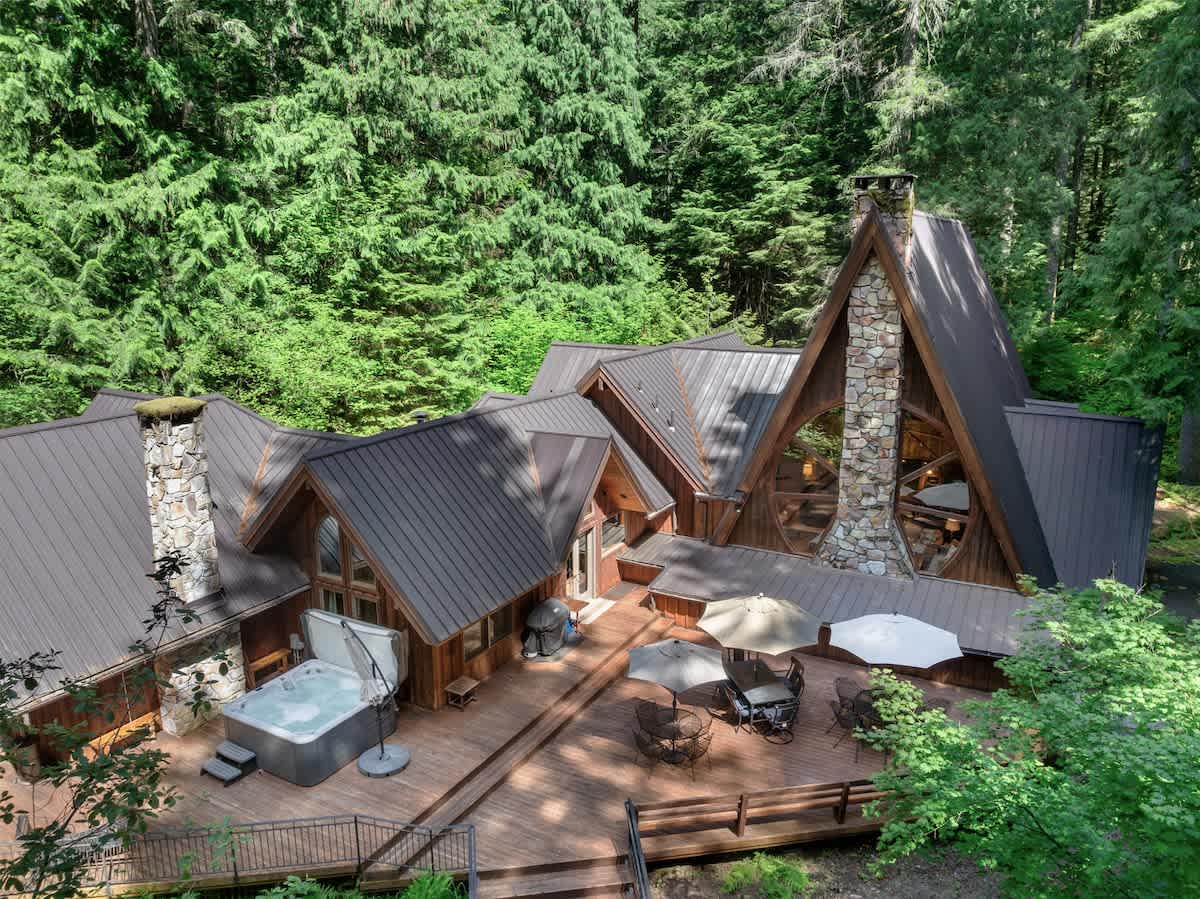 Forrest Lodge Large Private Luxury w Hot Tub — photo 5