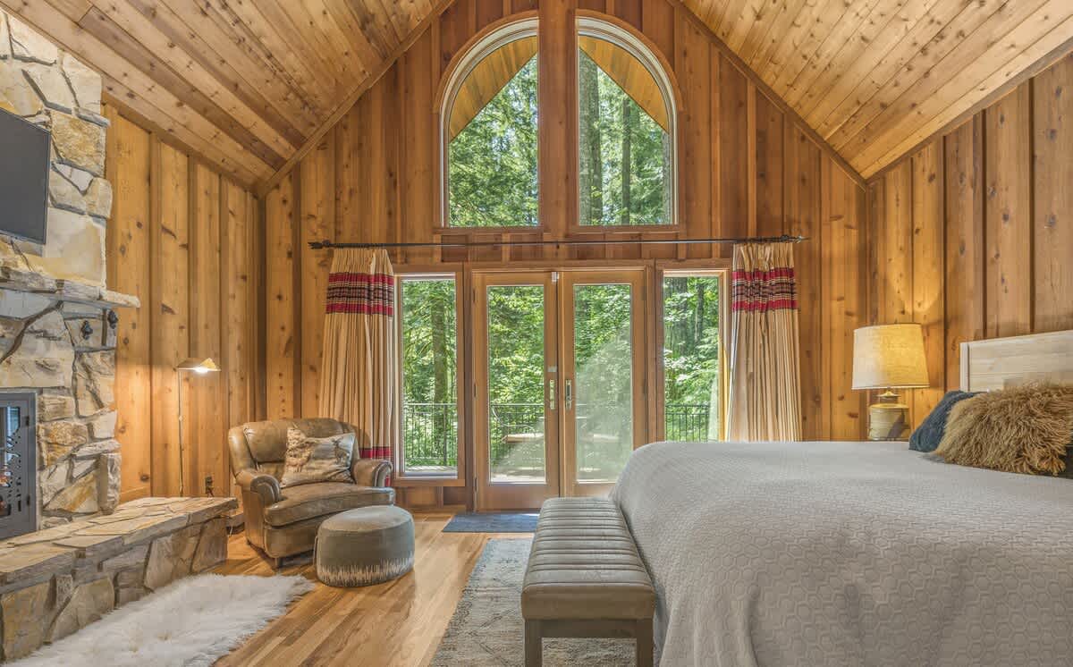 Forrest Lodge Large Private Luxury w Hot Tub — photo 2