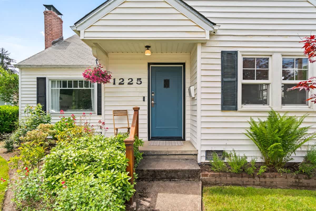 Happy House - Near 3rd Street wine getaway — photo 5