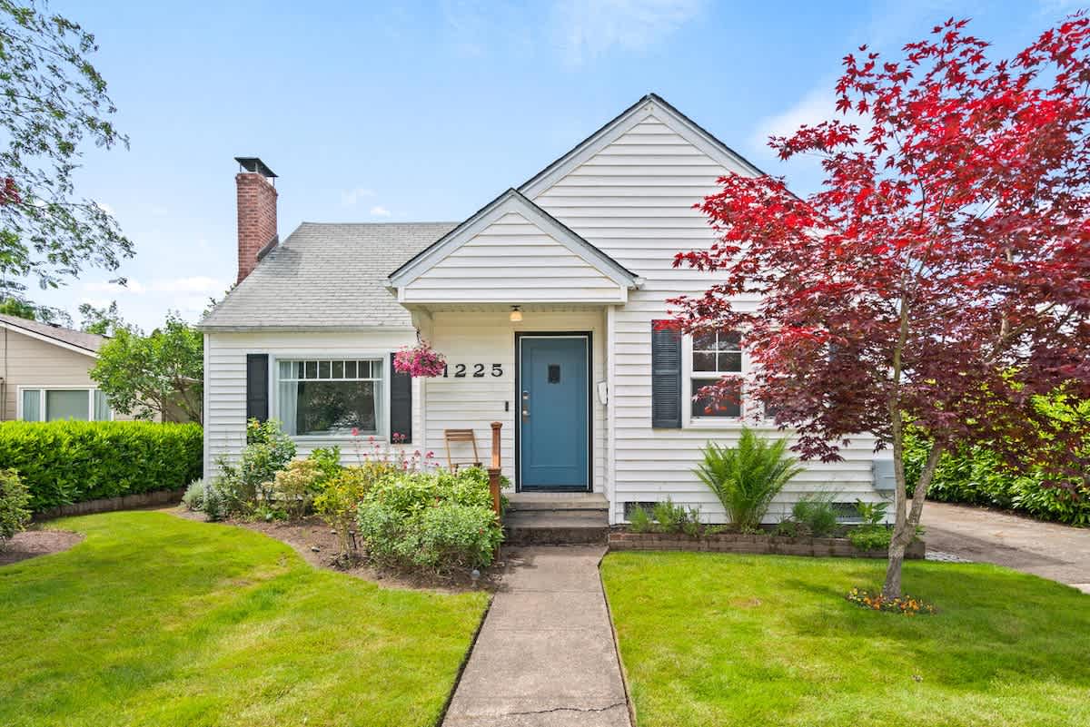 Happy House - Near 3rd Street wine getaway — photo 1