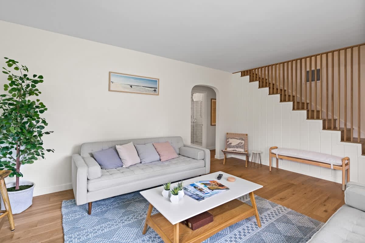 Happy House - Near 3rd Street wine getaway — photo 2