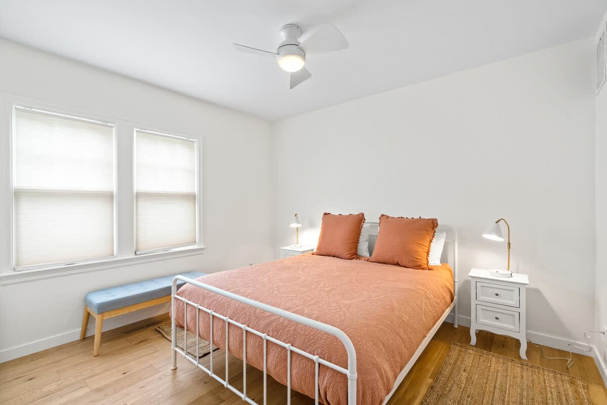 Happy House - Near 3rd Street wine getaway — photo 3