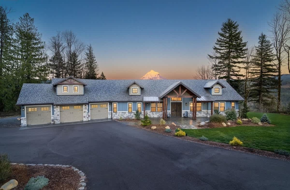 Map out your stay to The Hoodview House. A centrally located home-base for all your PNW adventures near Mt. Hood and not far from the Columbia River Gorge!