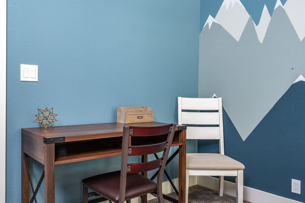 A dedicated workspace is available for guests.