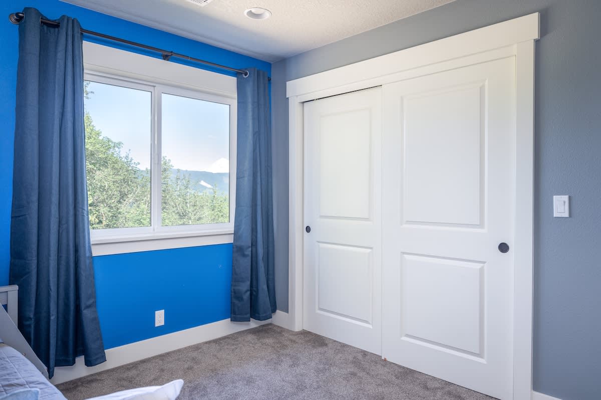 A view of Mt. Hood can be seen from both upstairs bedrooms!