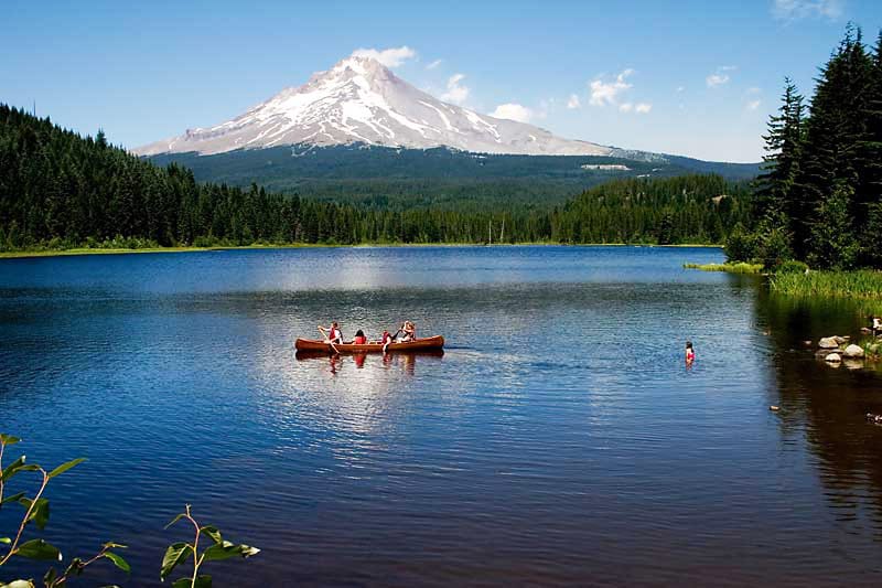 Trillium Lake is the perfect day destination to cool off, enjoy a picnic, and do some exploring!