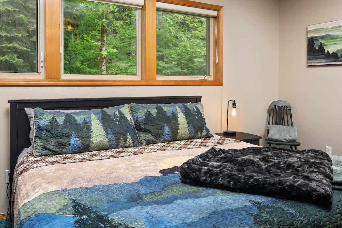 Iron Mountain Lodge Hot Tub and Game Room — photo 2