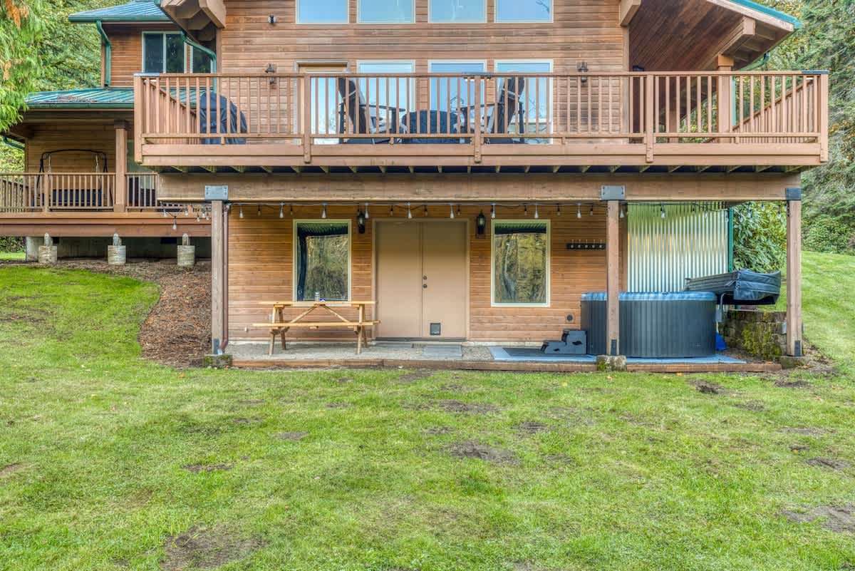 Iron Mountain Lodge Hot Tub and Game Room — photo 5