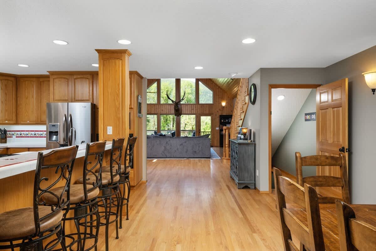 Iron Mountain Lodge Hot Tub and Game Room — photo 3