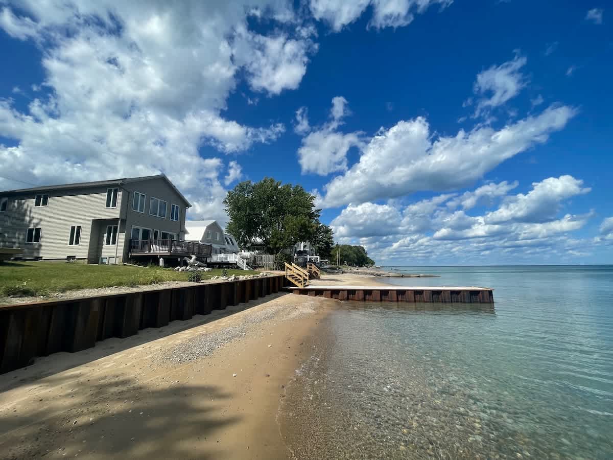 Lake Huron Beach House - Private Beach Access — photo 1