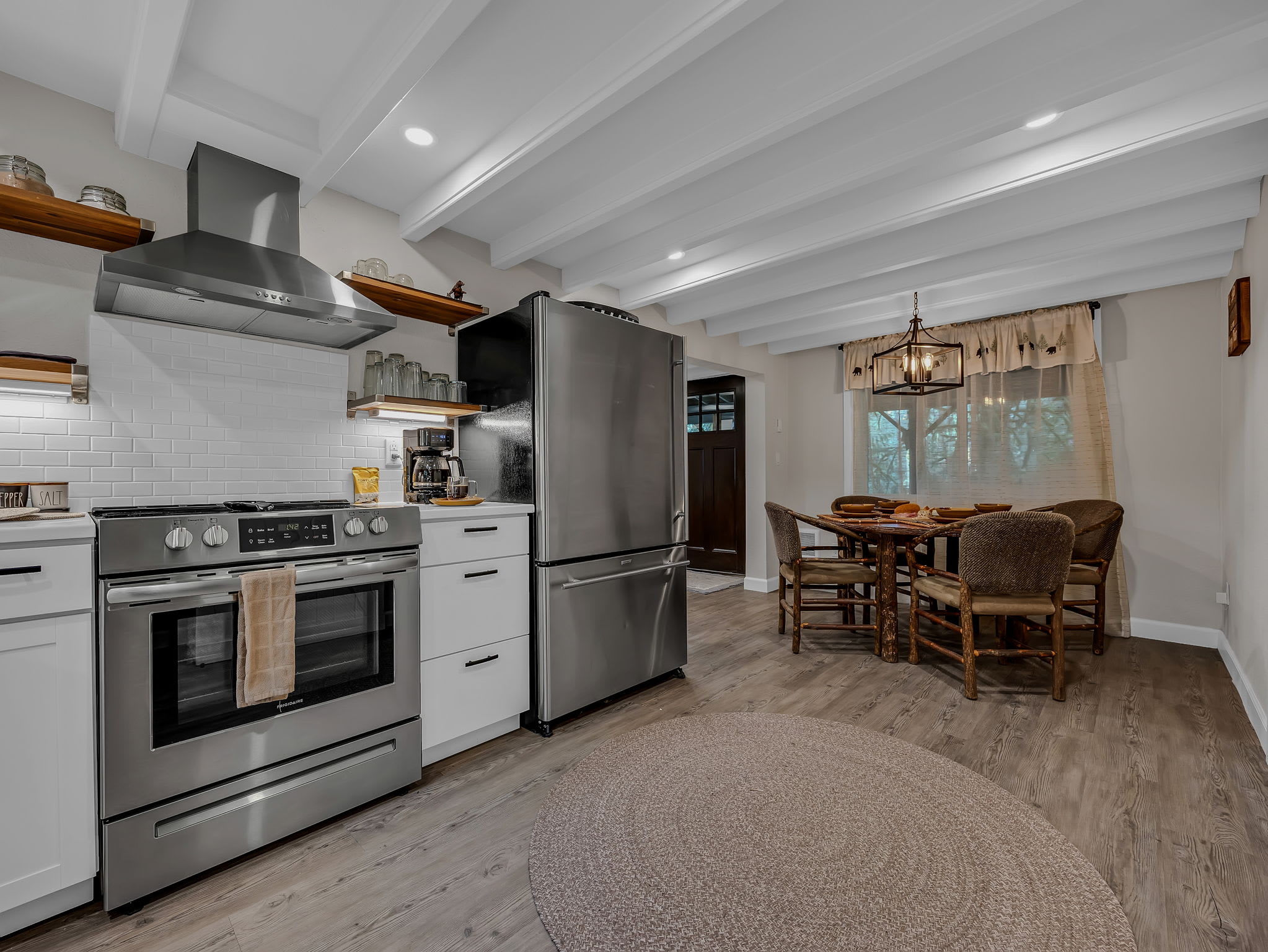 Lolo Bear Cabin Rustic Pets OK Mt Hood retreat — photo 1