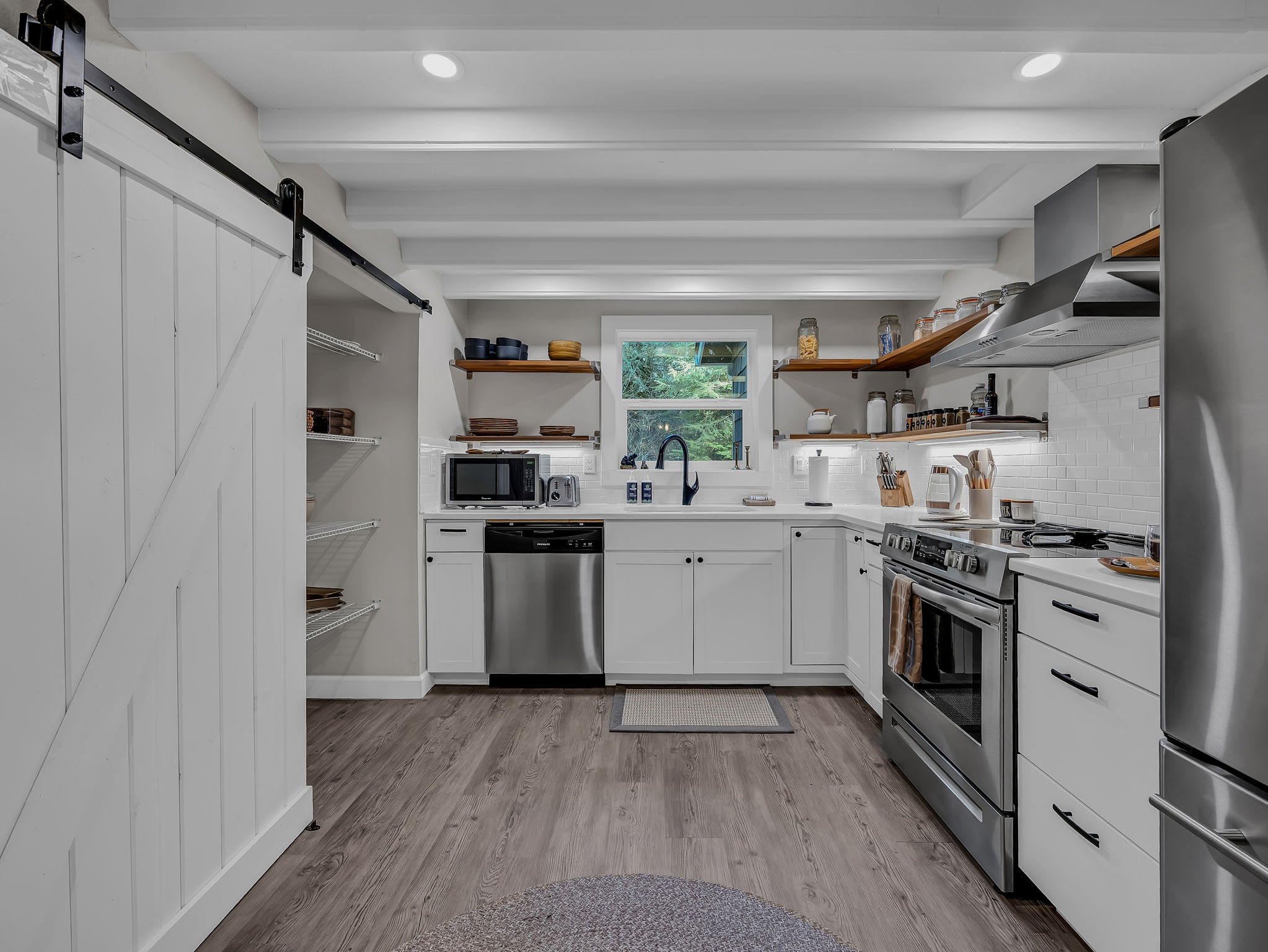 Lolo Bear Cabin Rustic Pets OK Mt Hood retreat — photo 4