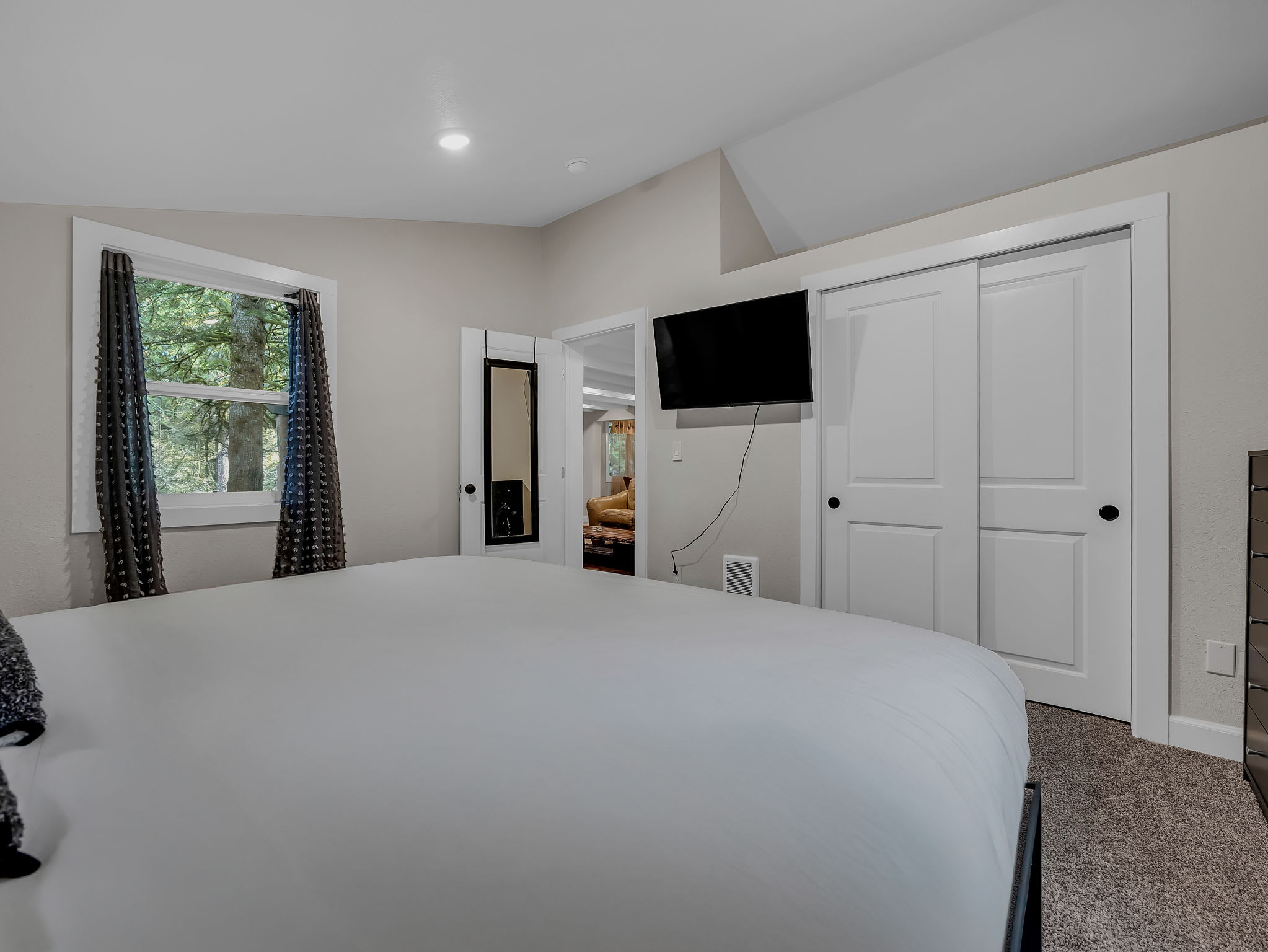 Lolo Bear Cabin Rustic Pets OK Mt Hood retreat — photo 3