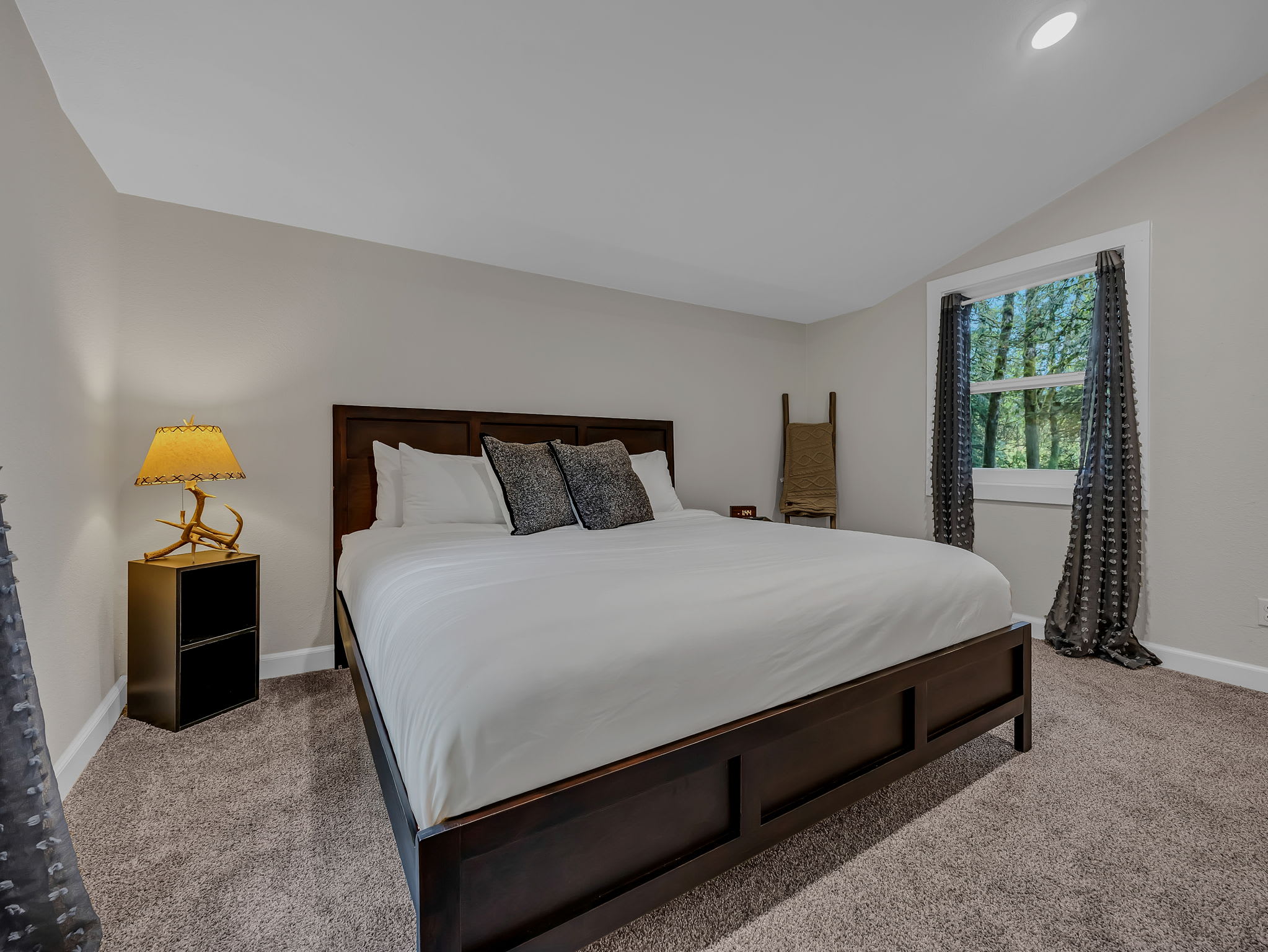 Lolo Bear Cabin Rustic Pets OK Mt Hood retreat — photo 3