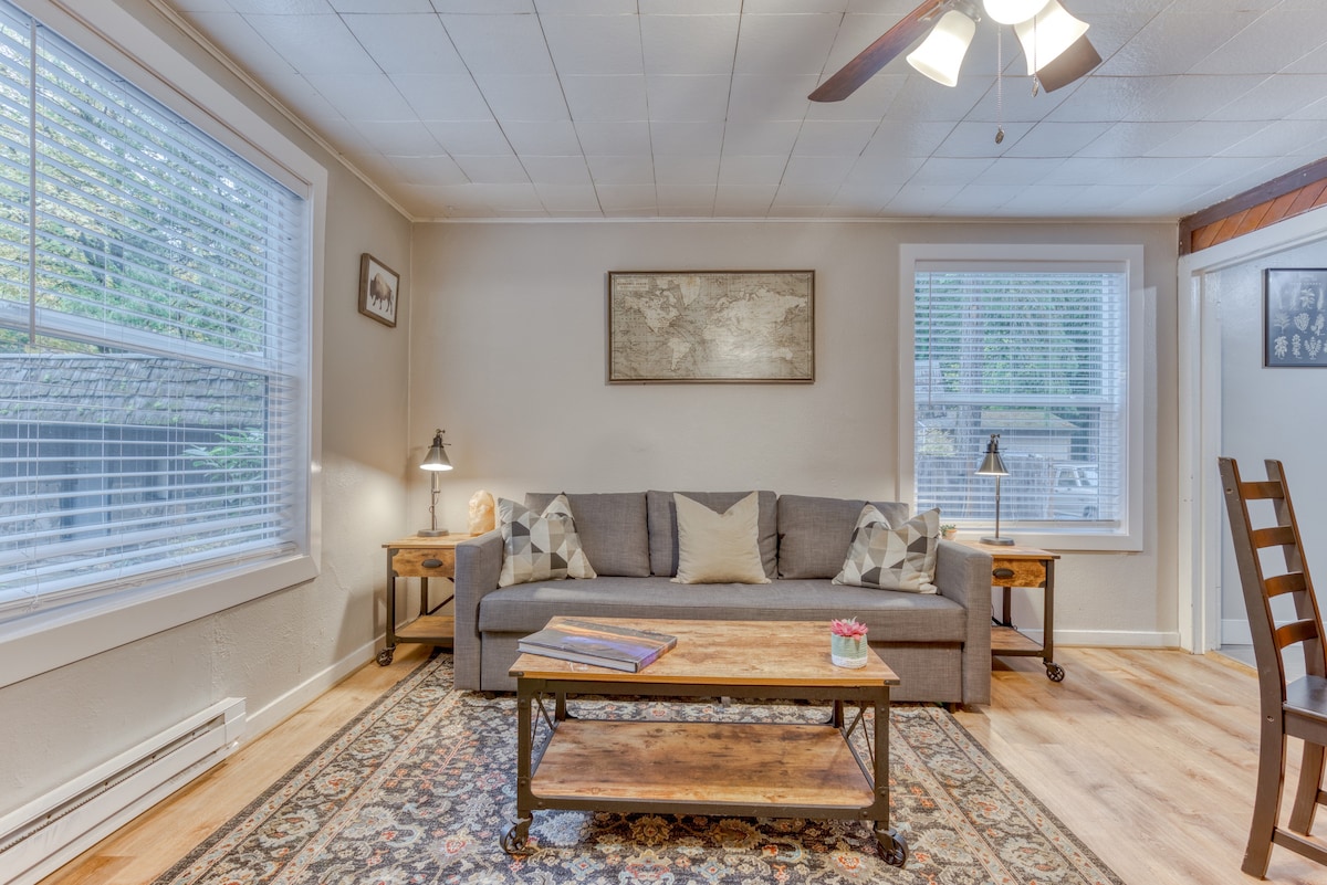 Modern Conveniences, Rustic Charm - Mt Air Unit 12 — photo 2