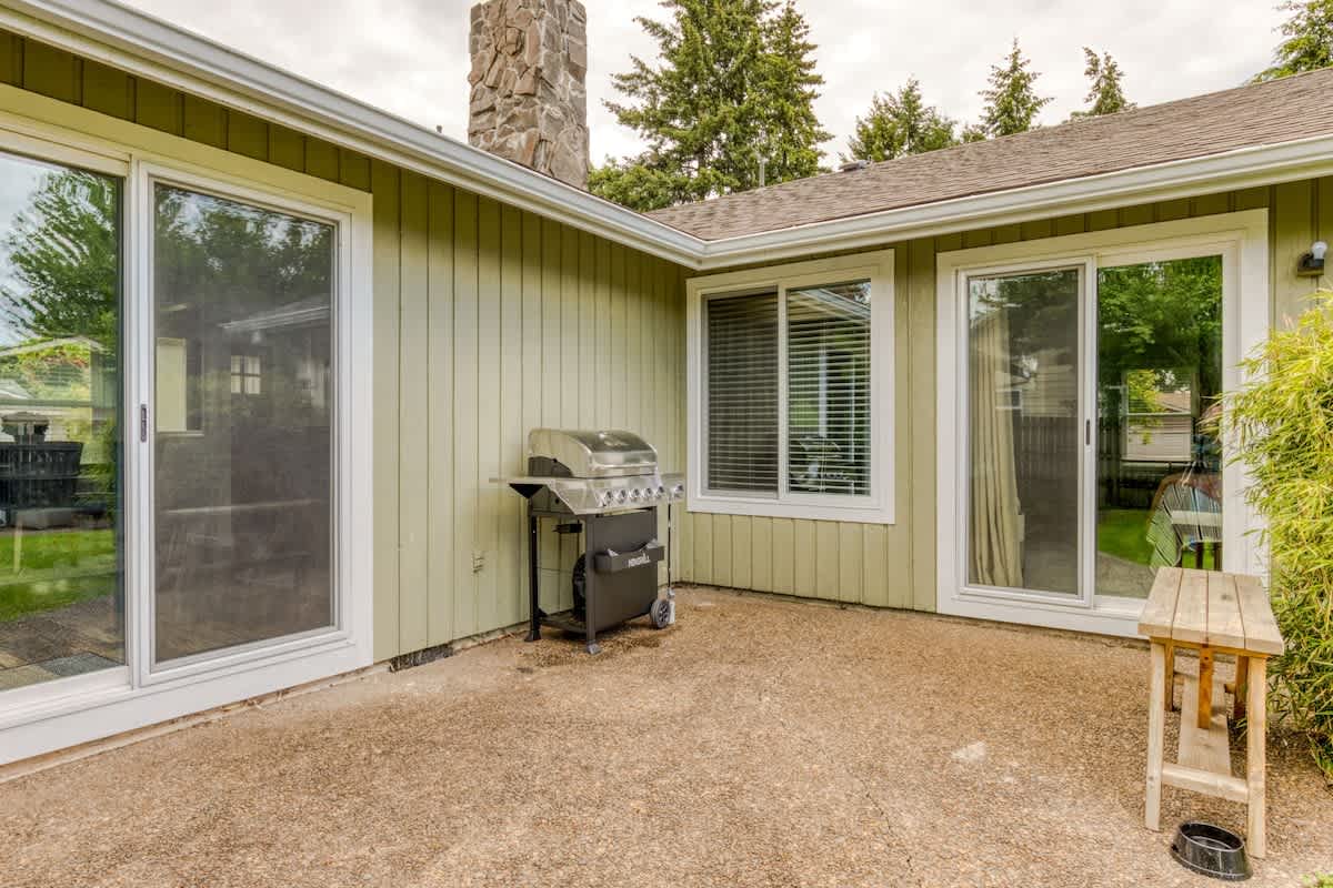 Monmouth Retreat w Hot Tub, Playground & Game Room — photo 5