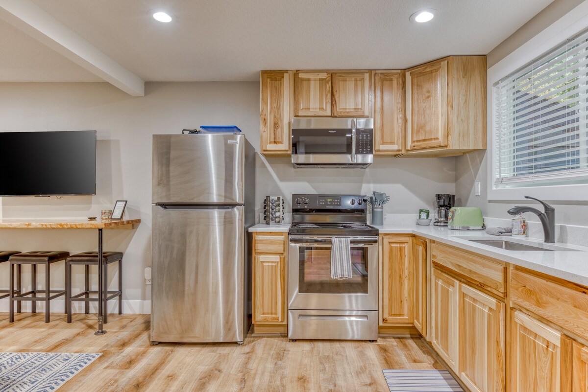 Pet-Friendly, Private BBQ Deck - Mt Air Unit 7 — photo 3