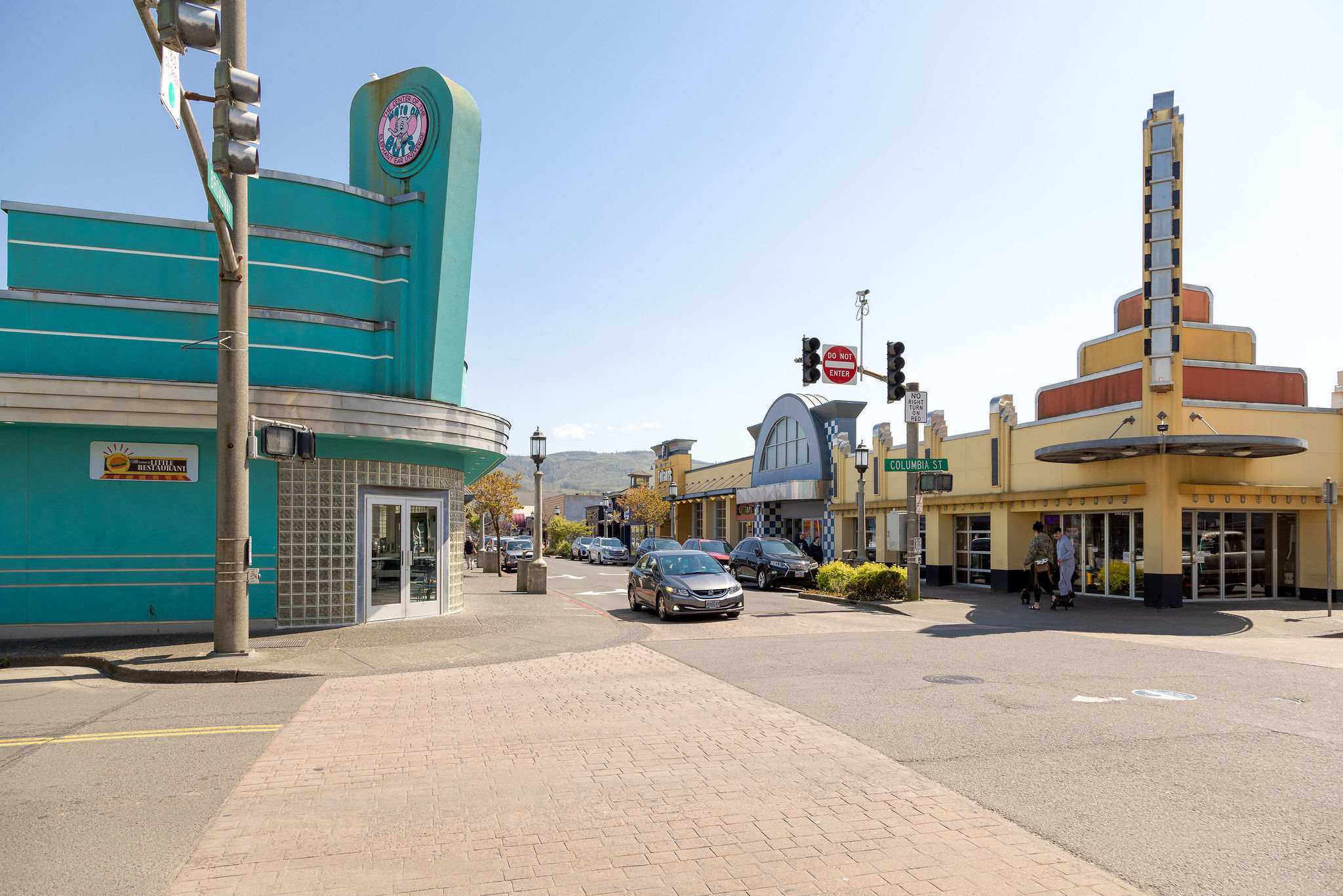 Walk to Seaside’s vibrant downtown from your oceanfront condo—boutiques, restaurants, and attractions all nearby.