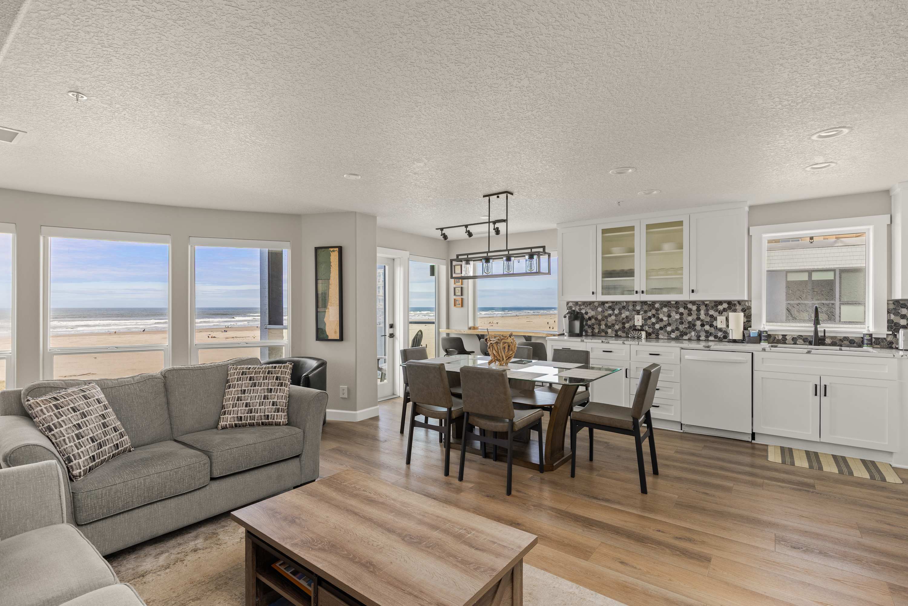 Promenade 403 - Oceanfront Oasis - Magical Views — photo 1