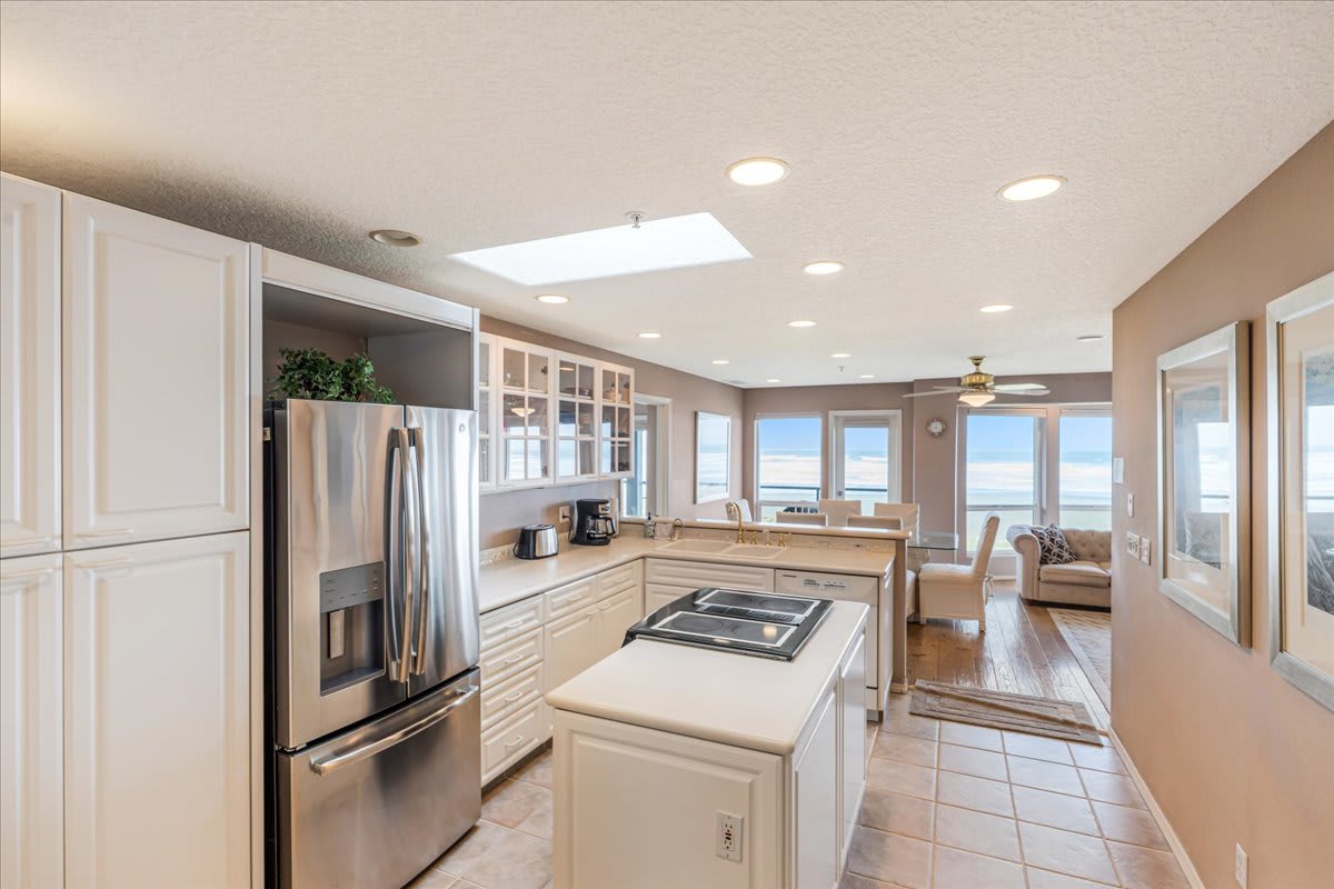 Promenade 502 - Top-Floor Oceanfront Penthouse  — photo 3