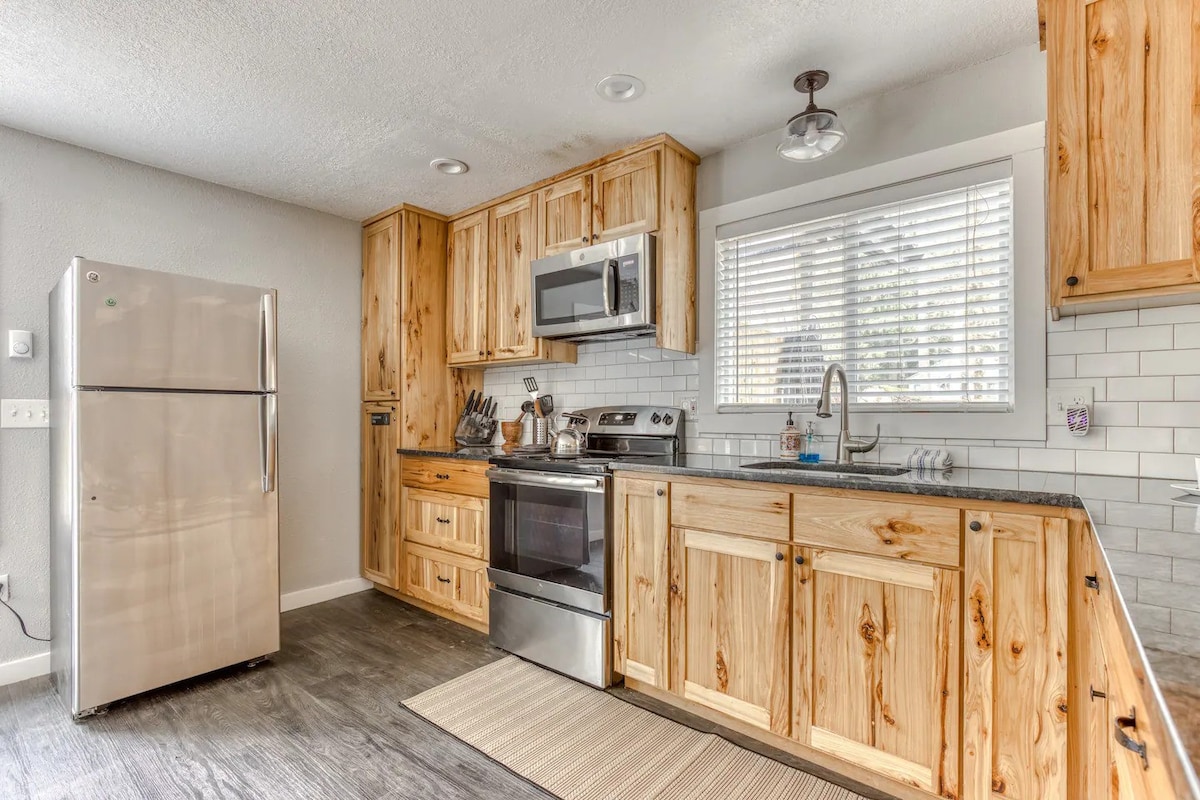 Riverbend Cabin Hot Tub, River Front Dog Friendly — photo 4