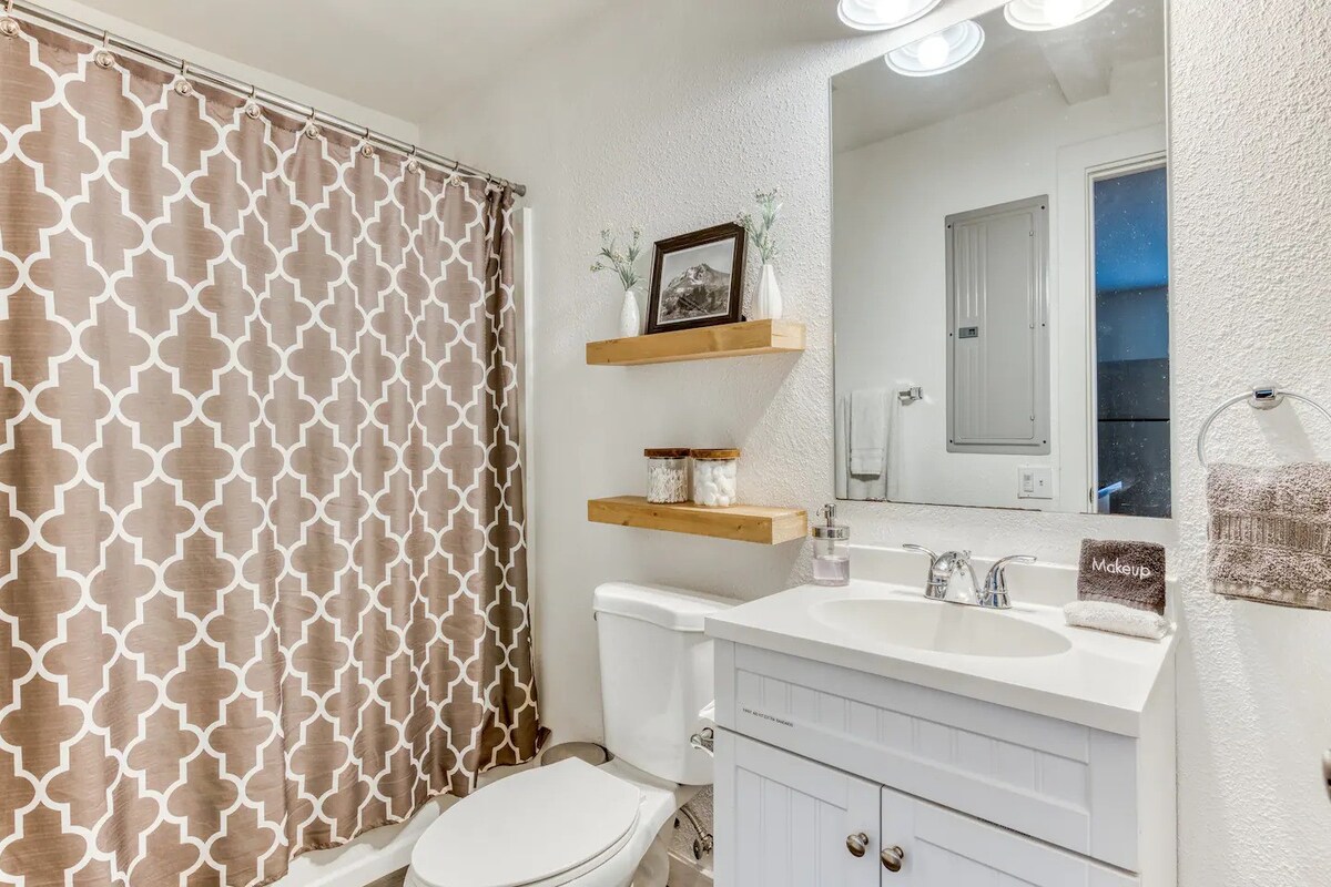 Full Bathroom