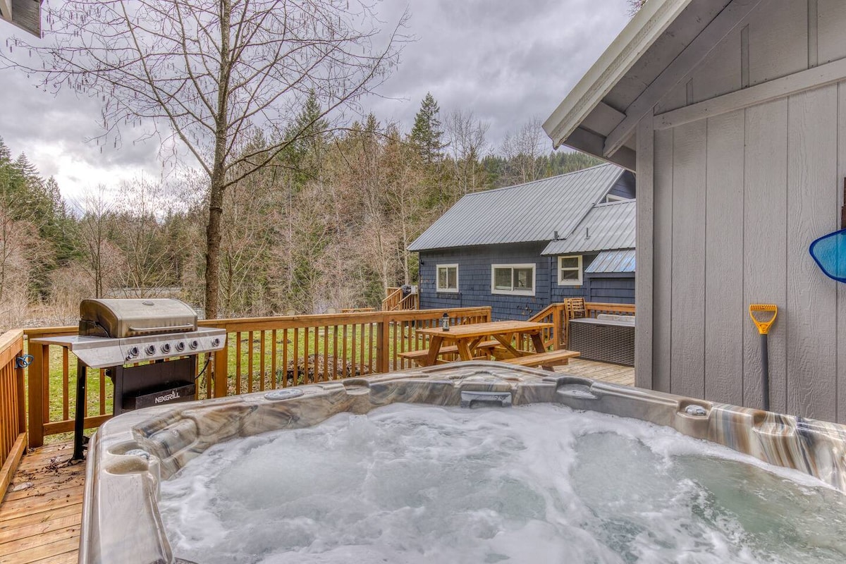 Riverbend Cabin Hot Tub, River Front Dog Friendly — photo 1