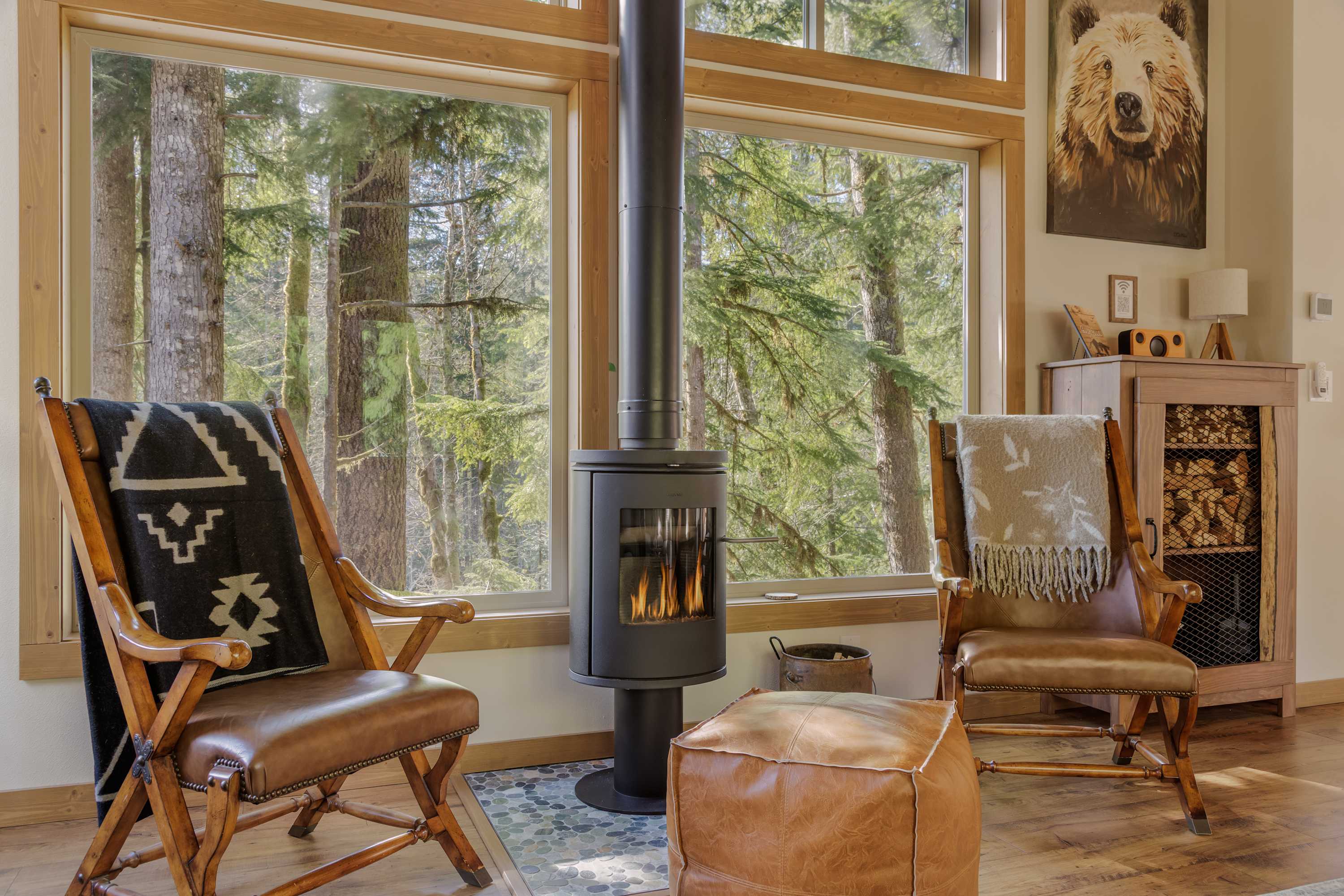 Roaring River Lodge Riverfront Fire pit EV Plug — photo 2