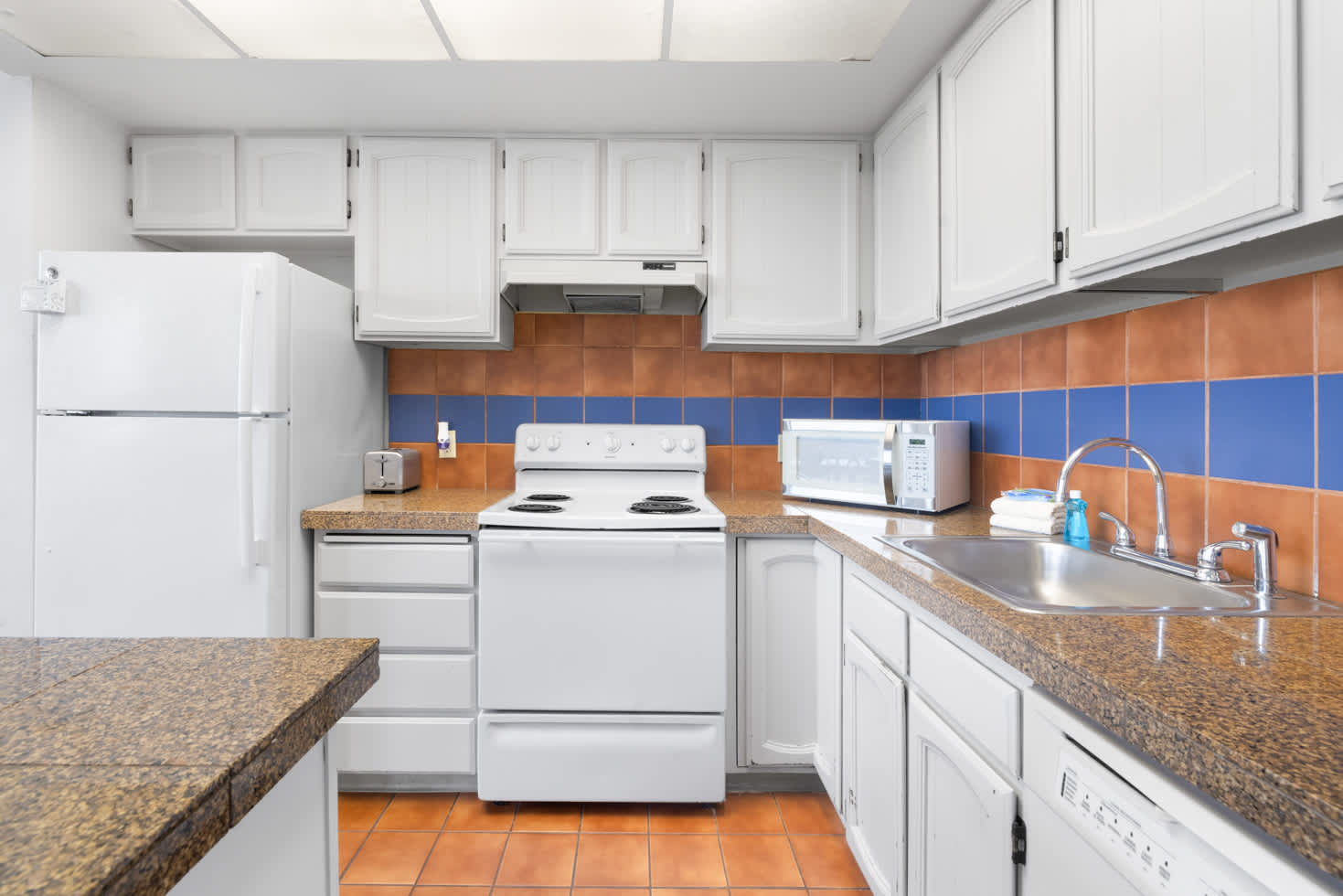 Sand & Sea (100) Retreat  - Stunning Beachfront on the Prom 2BR — photo 3