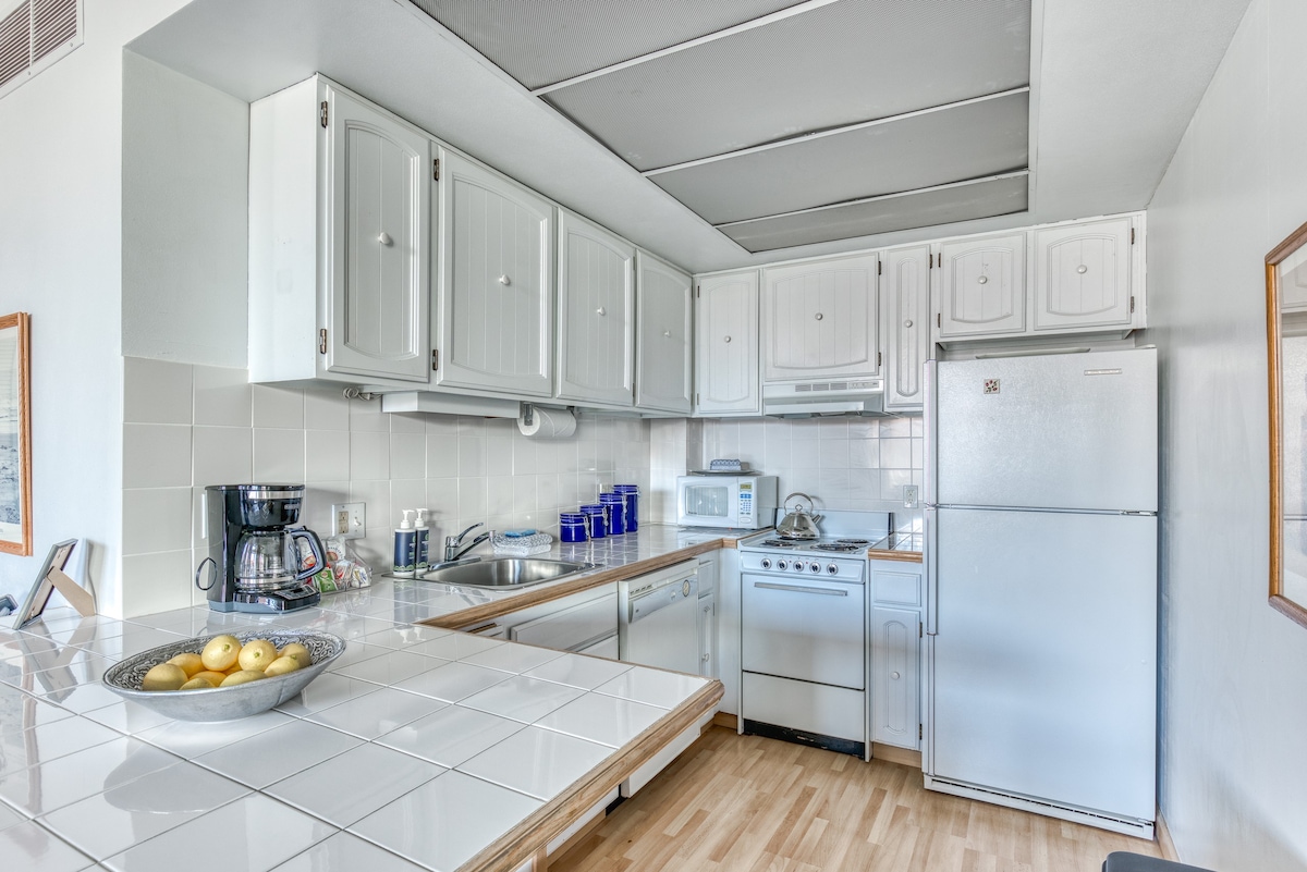 Sand & Sea (410) Seaside Escape: OceanFront w Pool & Sauna — photo 3