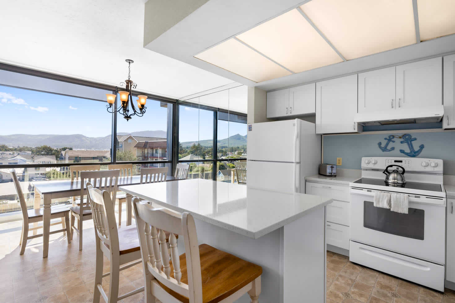 Sand & Sea (418) Holiday Bright and Modern — photo 3