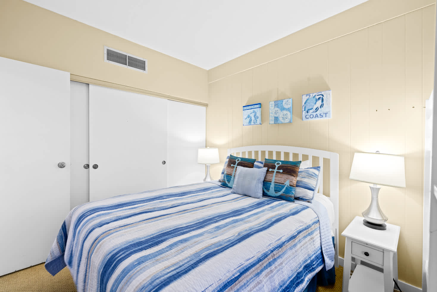 Sand & Sea (418) Holiday Bright and Modern — photo 2