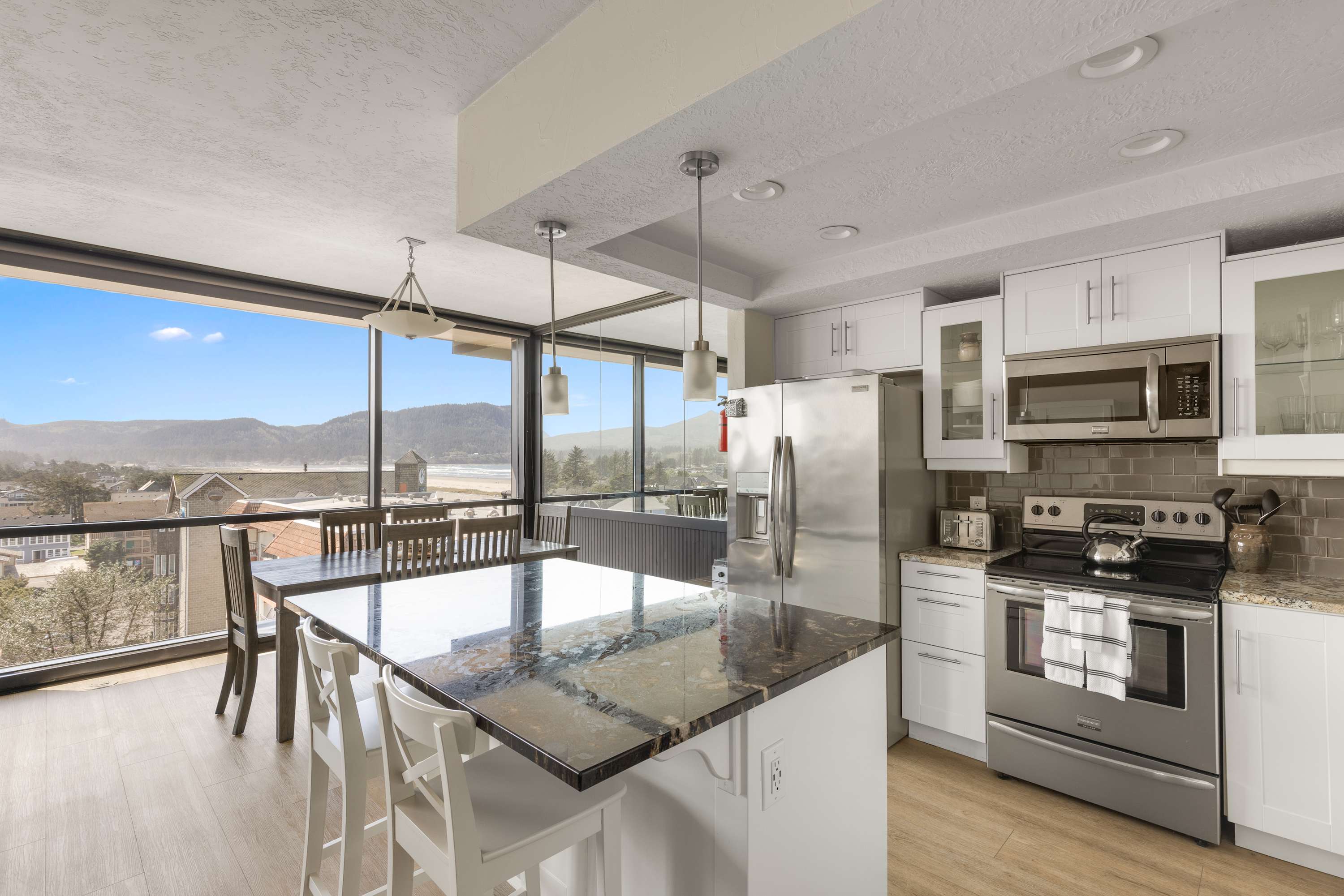 Sand & Sea (614) Tillamook Vista – Top-Floor Lux