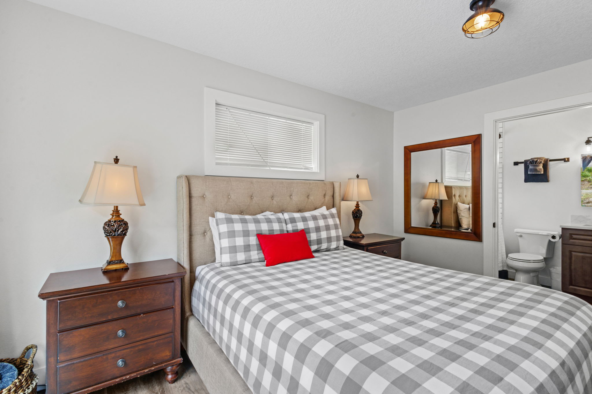  Secluded Hot Tub Retreat on 14 Acres Near Beaches — photo 3