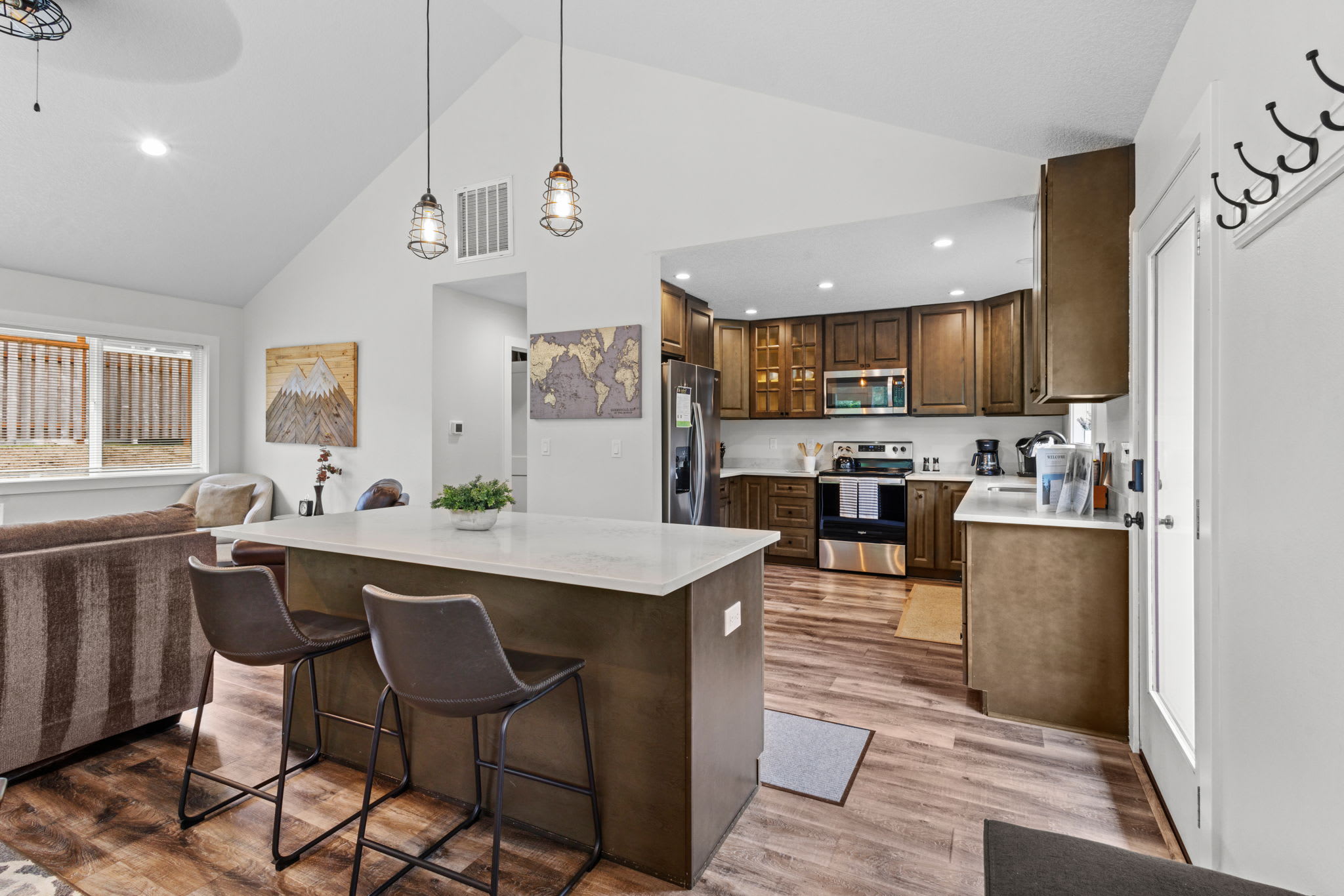  Secluded Hot Tub Retreat on 14 Acres Near Beaches — photo 4