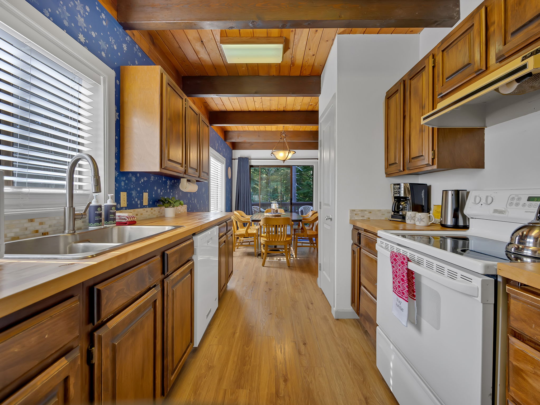 Snowflake Chalet - Charming Creekside Govy Retreat — photo 4