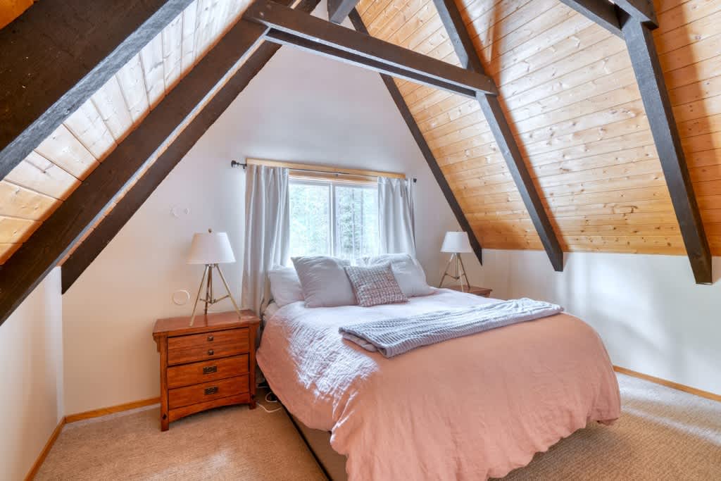 Spring Home 6 Cozy 4BR Cabin in Black Butte Ranch — photo 2