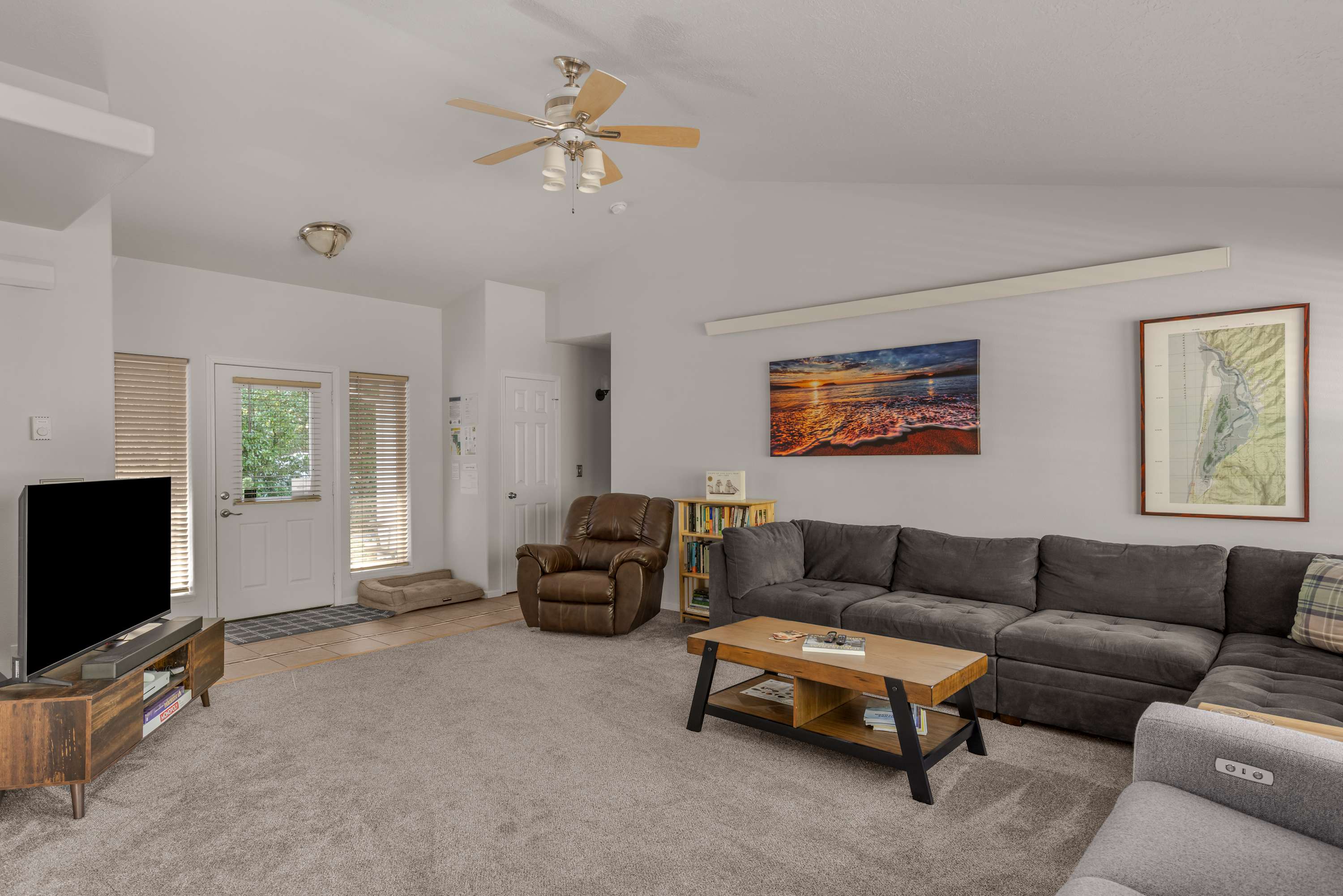 The Lucky Crab at Netarts Cozy Pet Friendly Retreat Deck  — photo 2