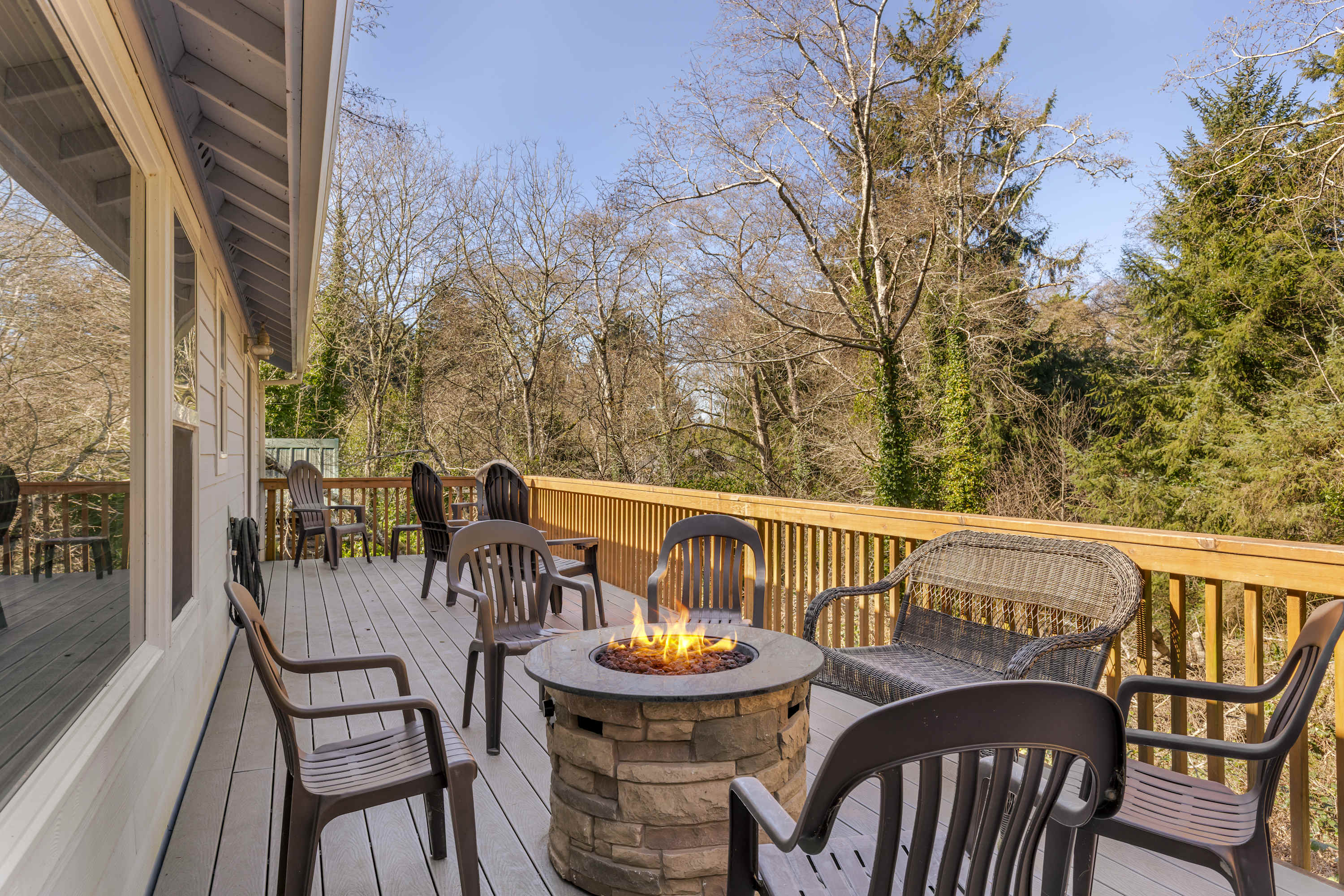 The Lucky Crab at Netarts Cozy Pet Friendly Retreat Deck  — photo 5