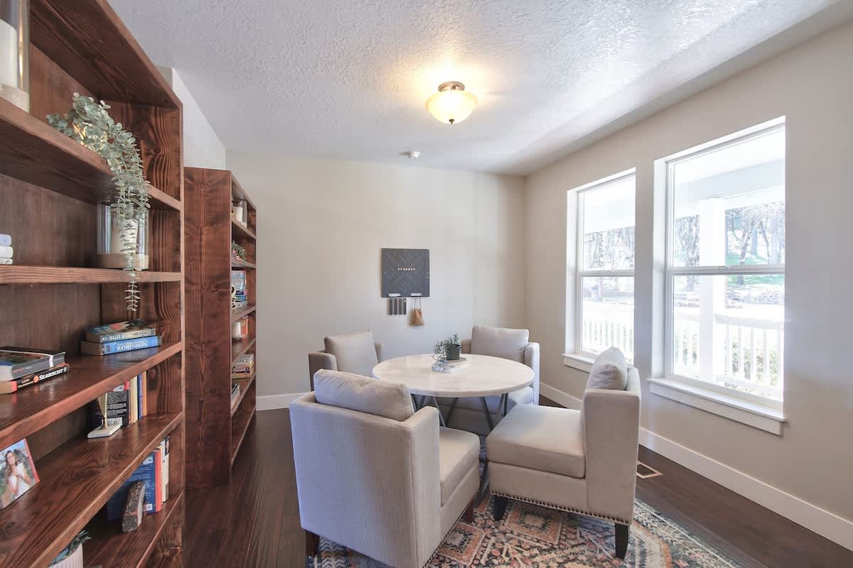 The Perch - Eola Hills Pet Friendly w Hot tub — photo 2