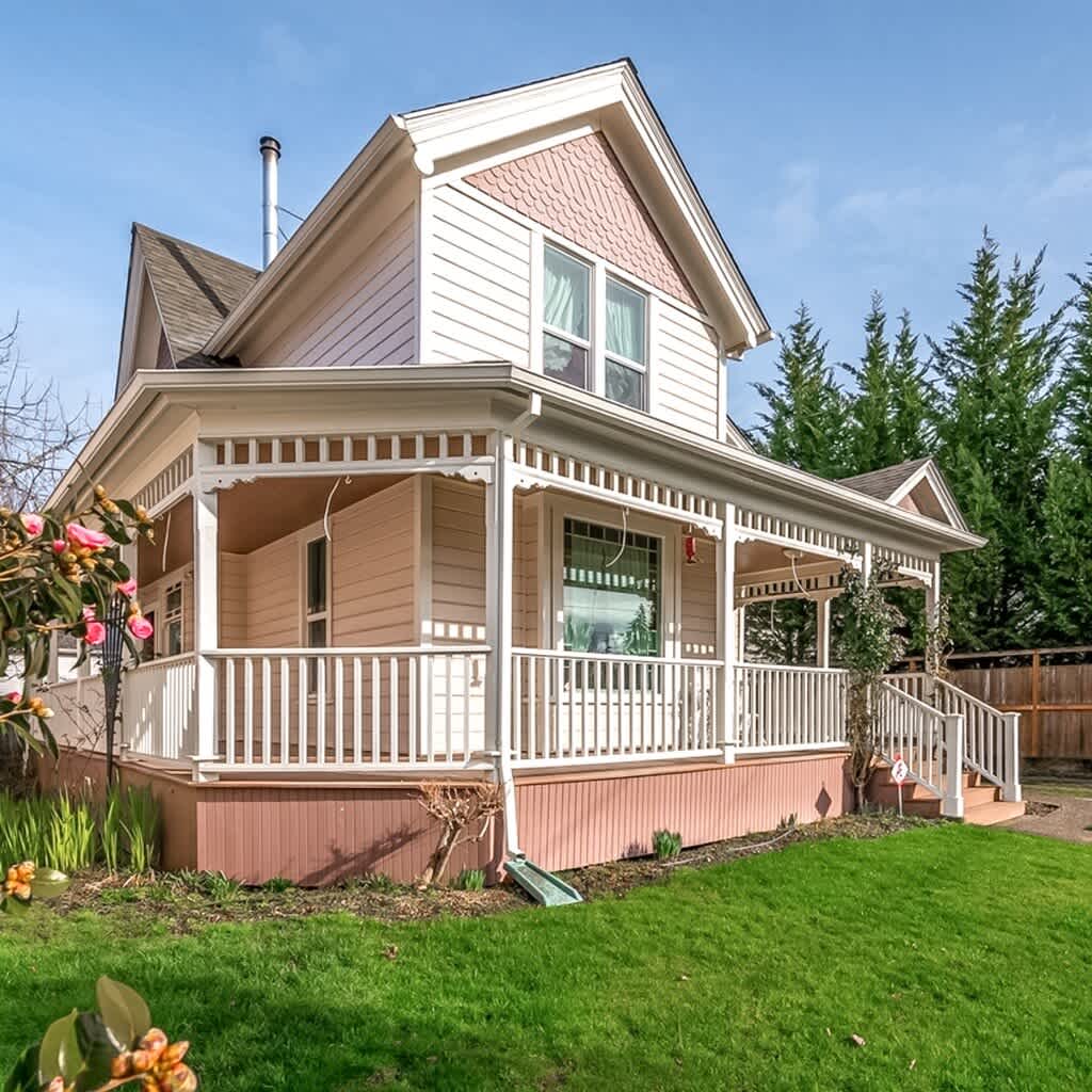 The Pink House - Pets OK Victorian Near 3rd Street — photo 1