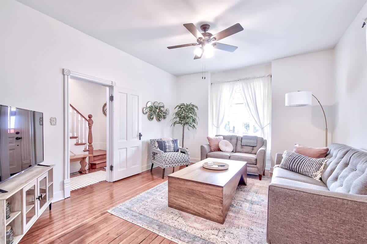 The Pink House - Pets OK Victorian Near 3rd Street — photo 2