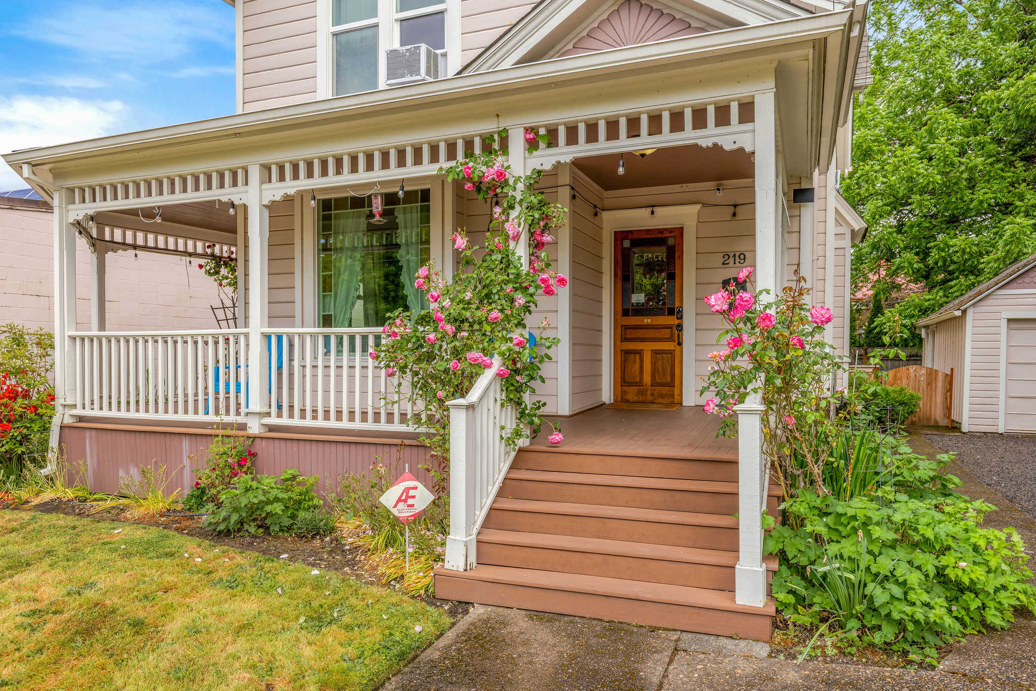 The Pink House -  Walkable Victorian, Pets Welcome, photo 6 of 26