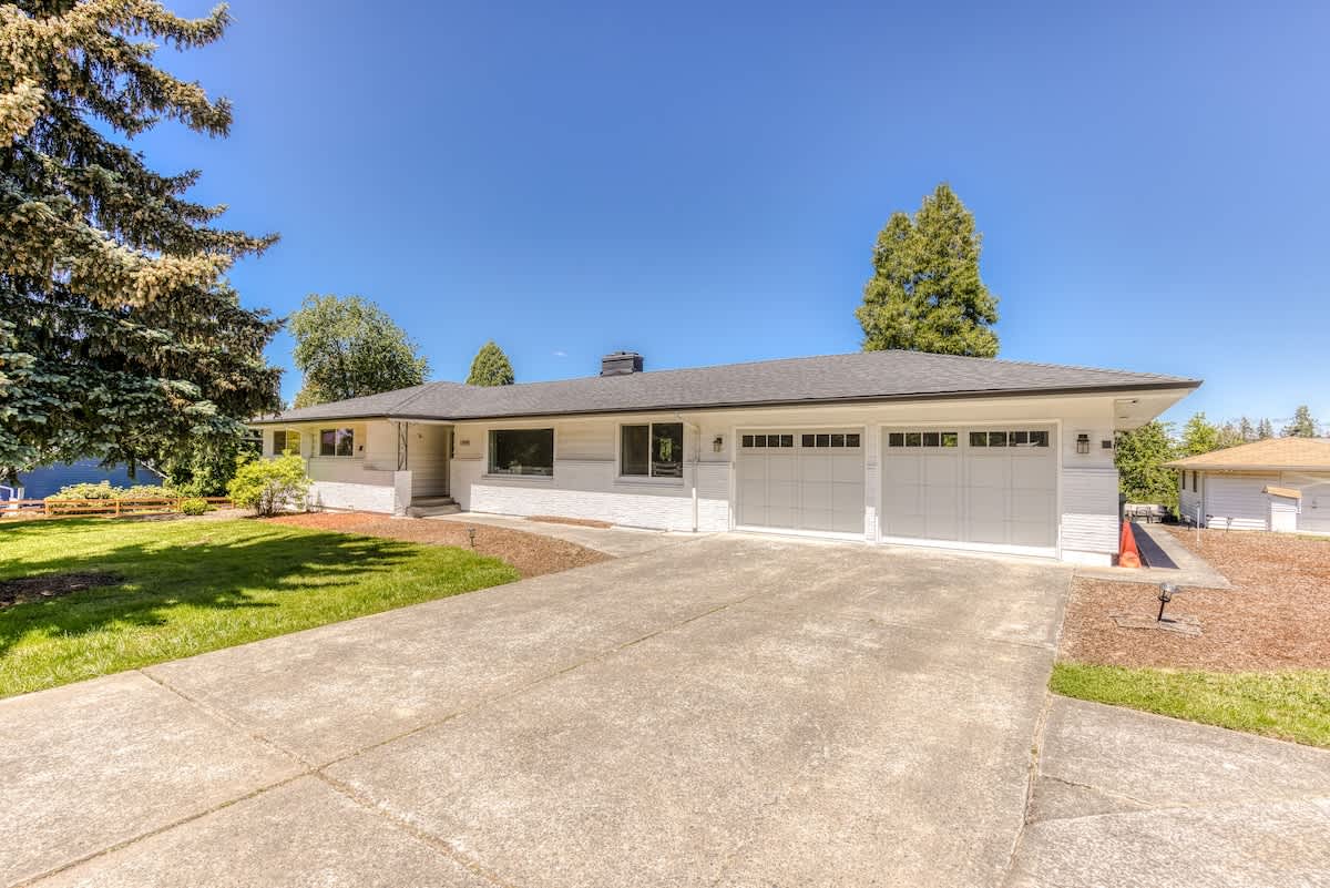Two acres Home Hot tub, Pool table and Game room — photo 5
