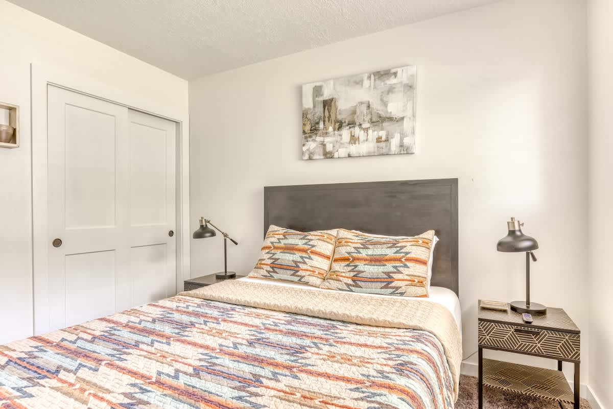 Two acres Home Hot tub, Pool table and Game room — photo 3