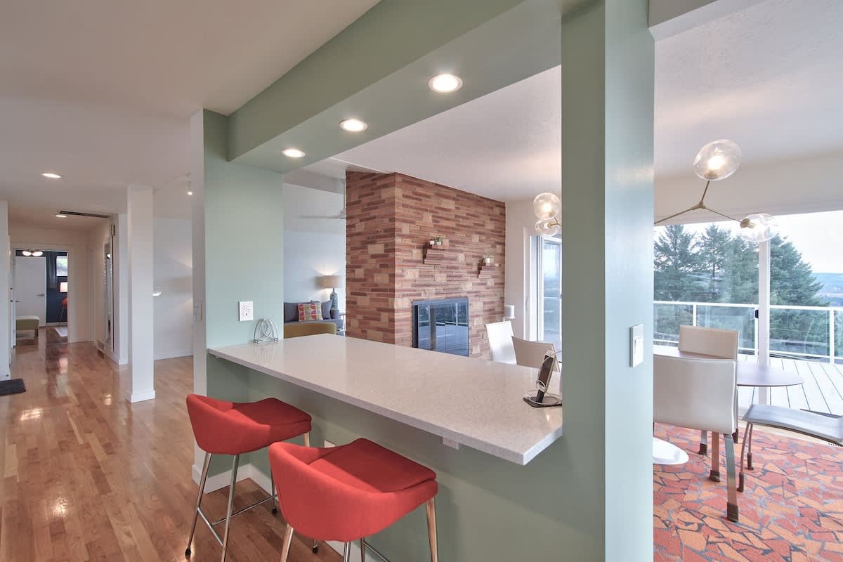 Vino Vista - Mid-Century Stunning Views w Deck — photo 3