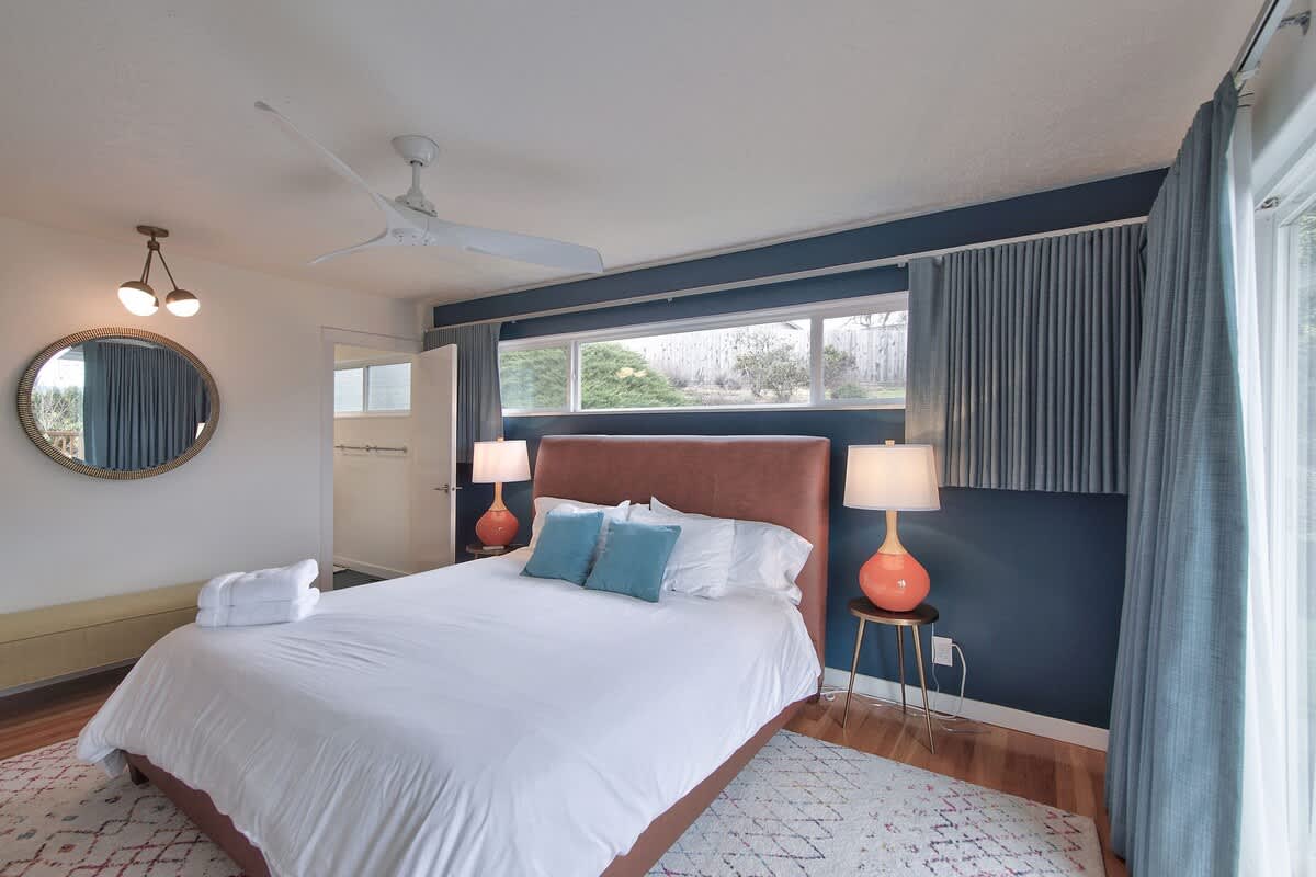 Vino Vista - Mid-Century Stunning Views w Deck — photo 3